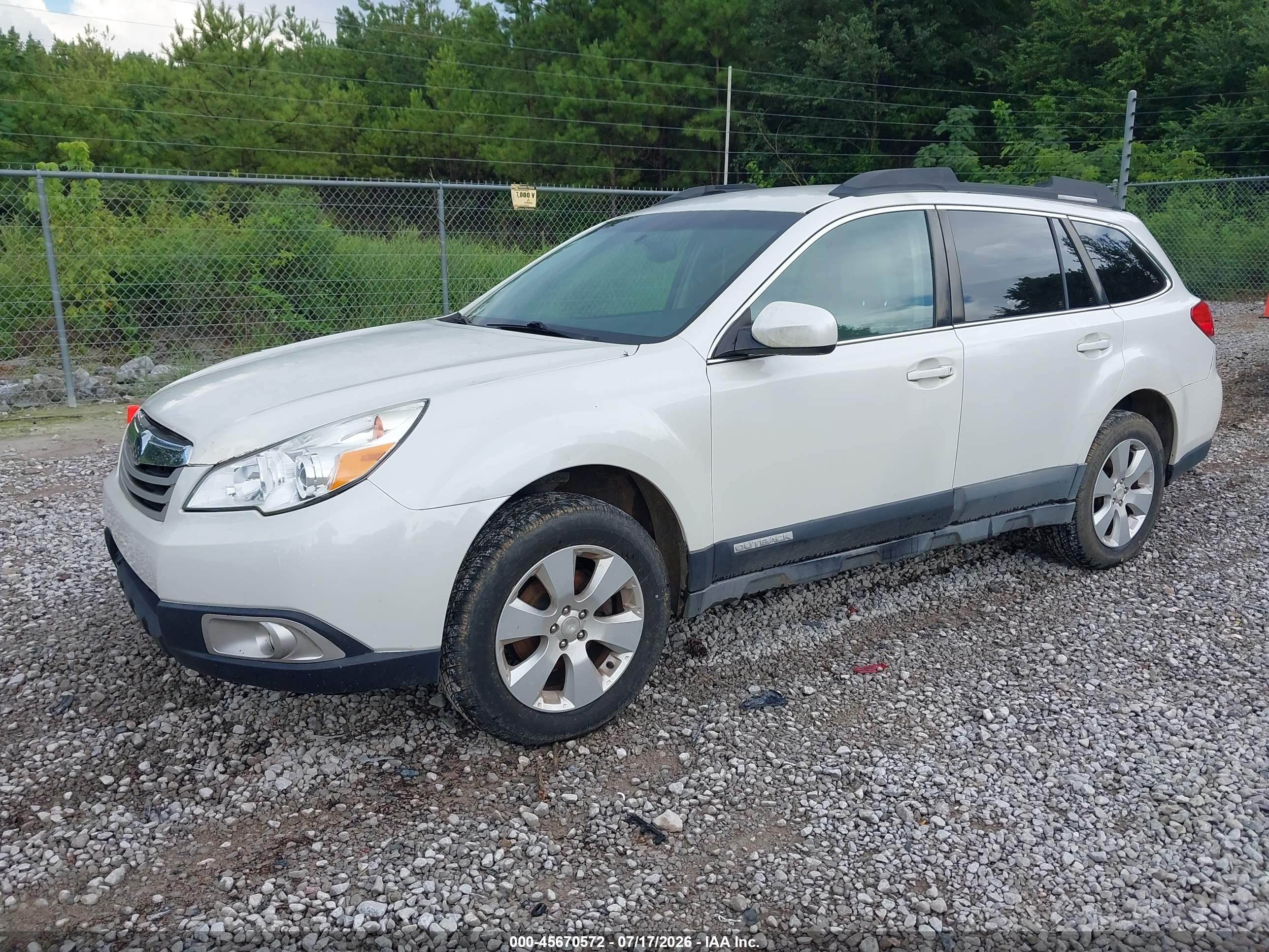 2010 Subaru Outback 2.5i Premium White vin: 4S4BRCCC7A3376227