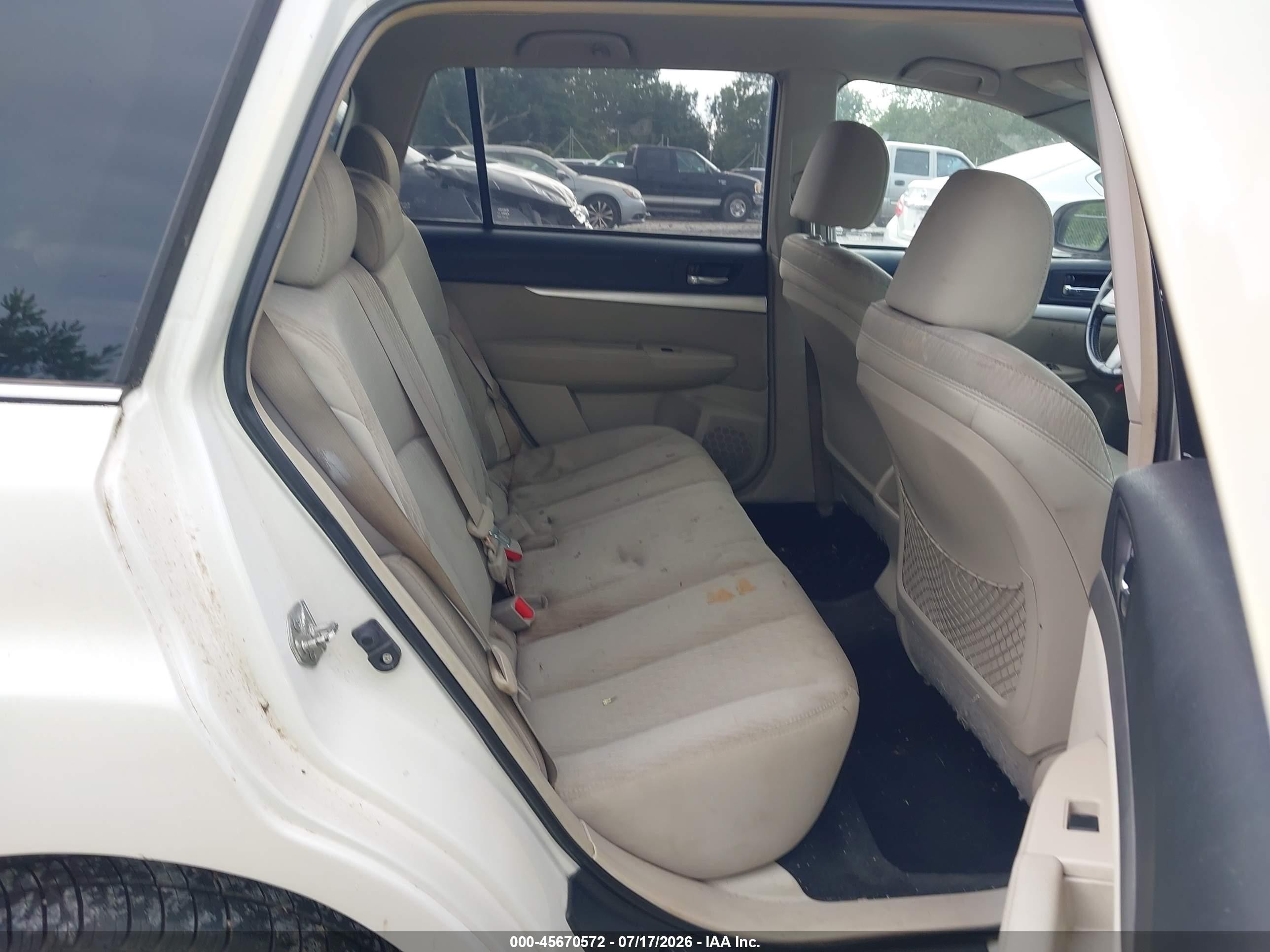 2010 Subaru Outback 2.5i Premium White vin: 4S4BRCCC7A3376227