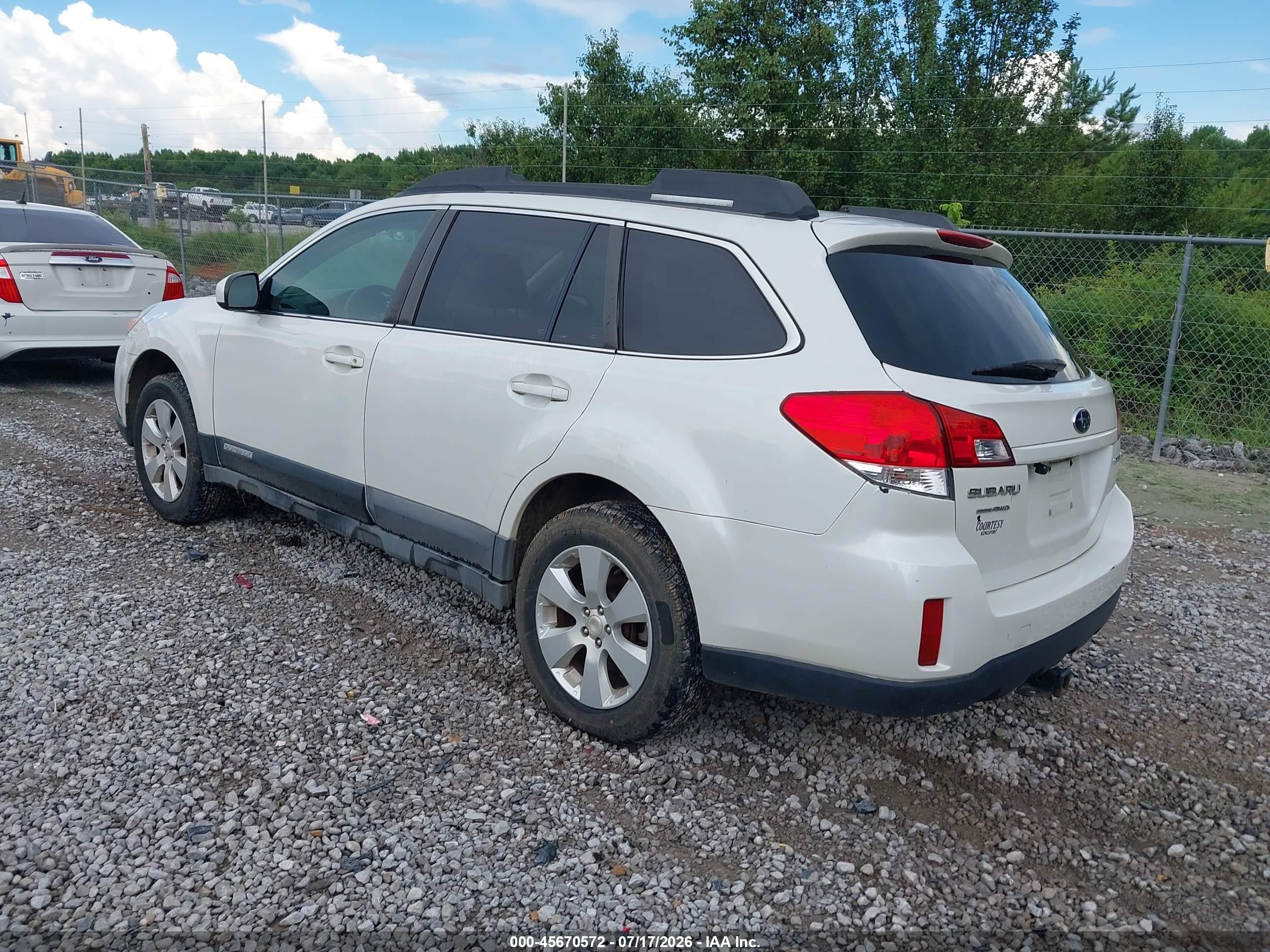 2010 Subaru Outback 2.5i Premium White vin: 4S4BRCCC7A3376227