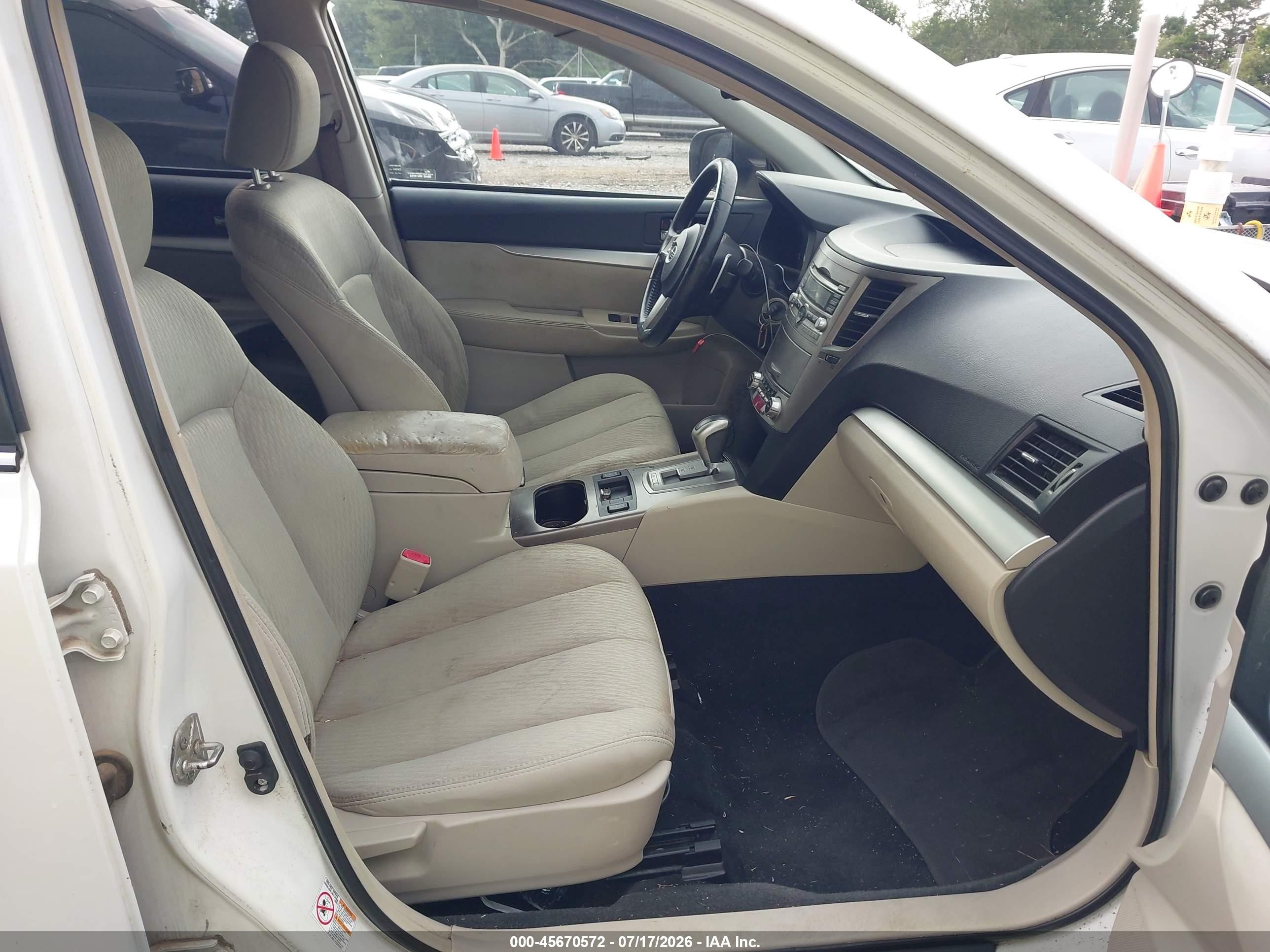 2010 Subaru Outback 2.5i Premium White vin: 4S4BRCCC7A3376227