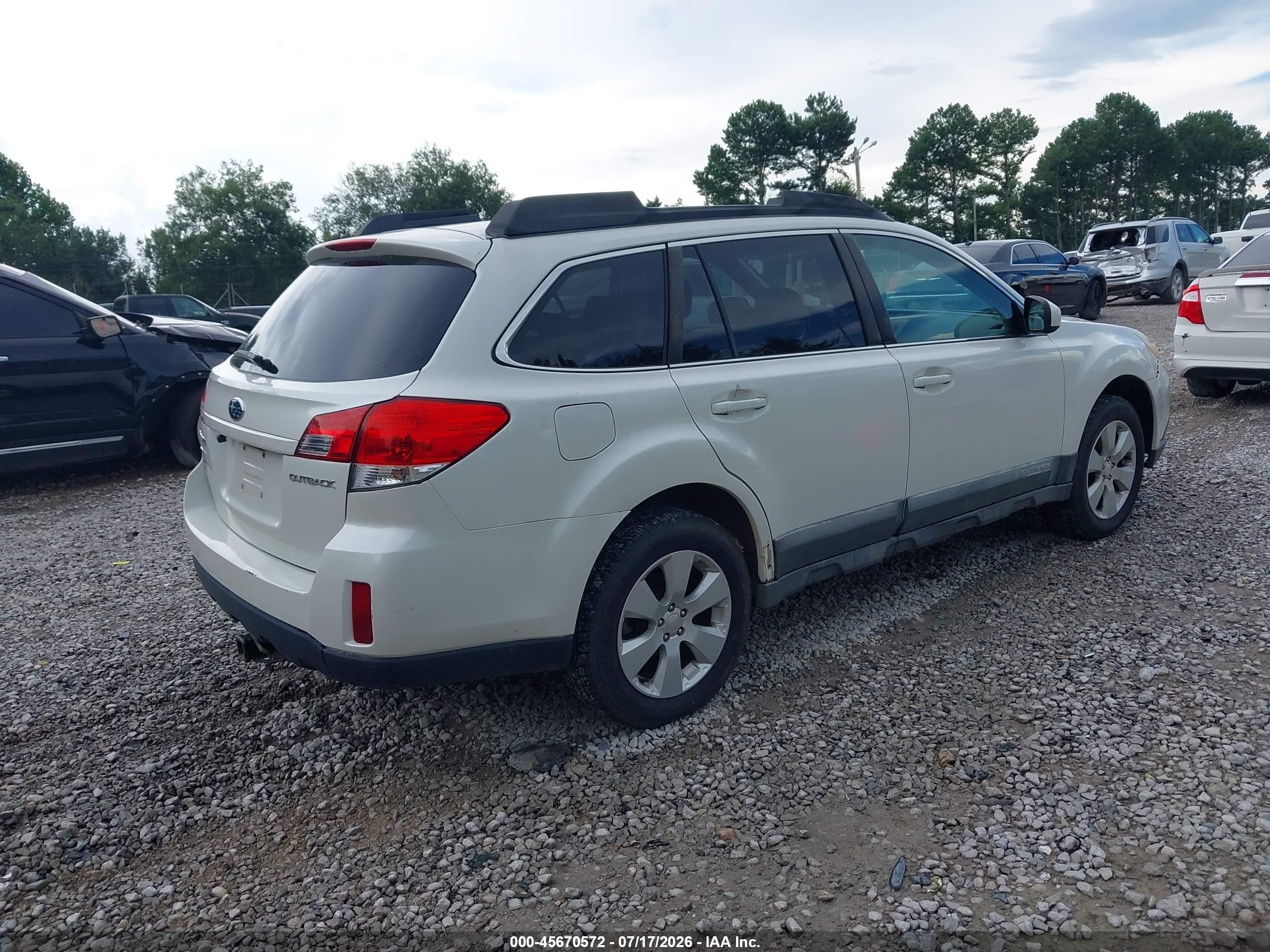 2010 Subaru Outback 2.5i Premium White vin: 4S4BRCCC7A3376227