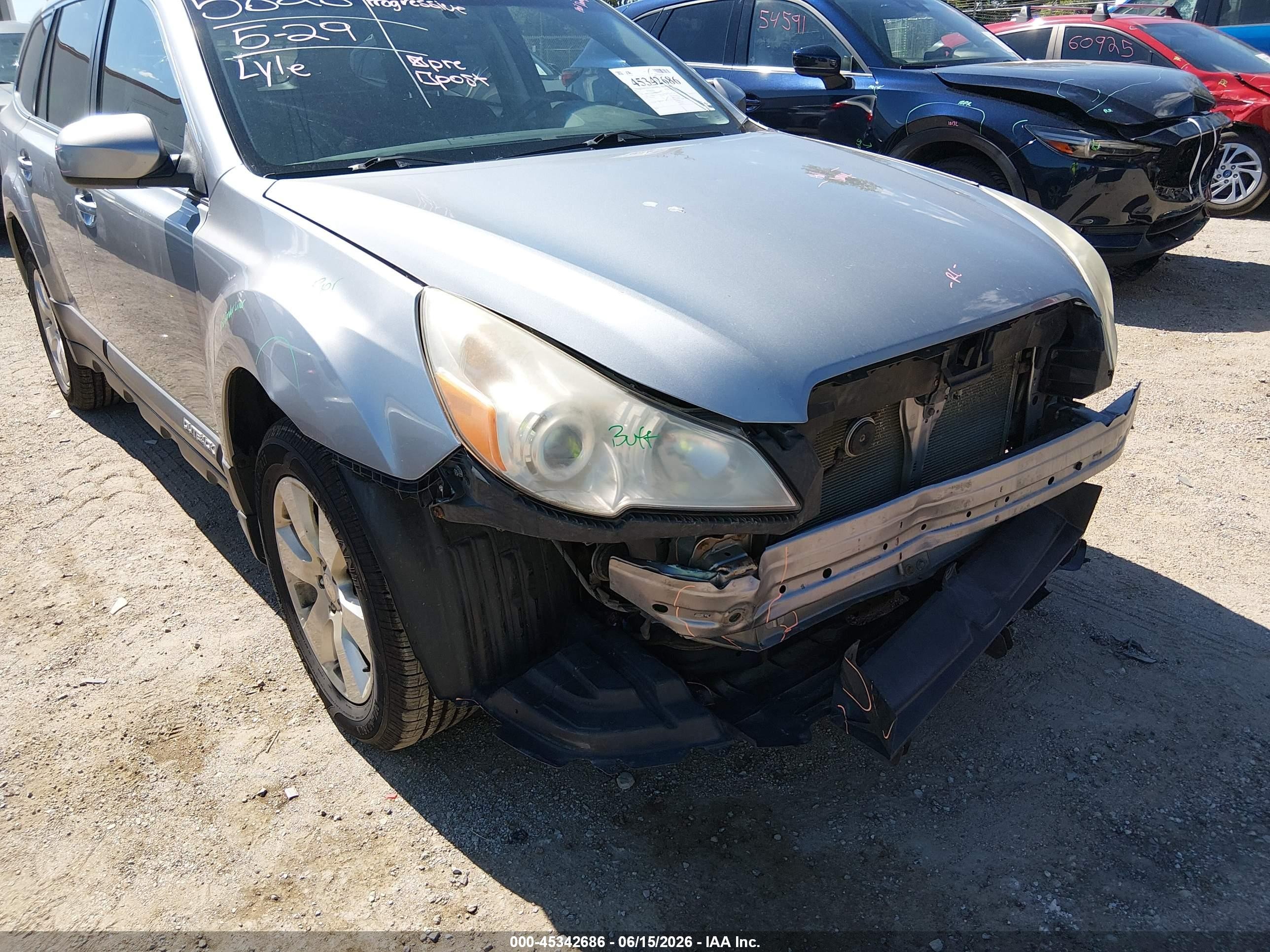 2011 Subaru Outback 2.5i Premium Silver vin: 4S4BRCCC7B3404321