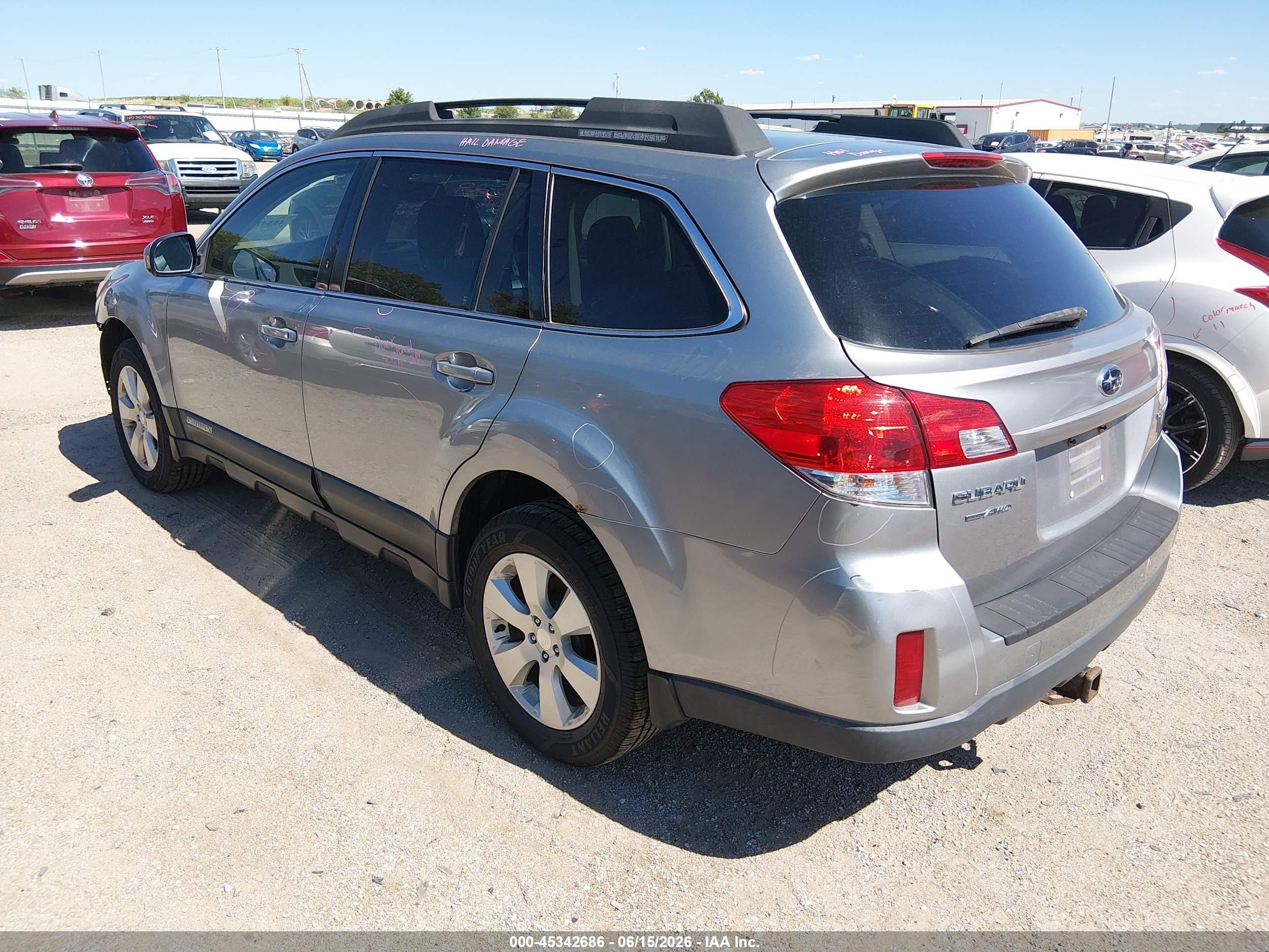 2011 Subaru Outback 2.5i Premium Silver vin: 4S4BRCCC7B3404321