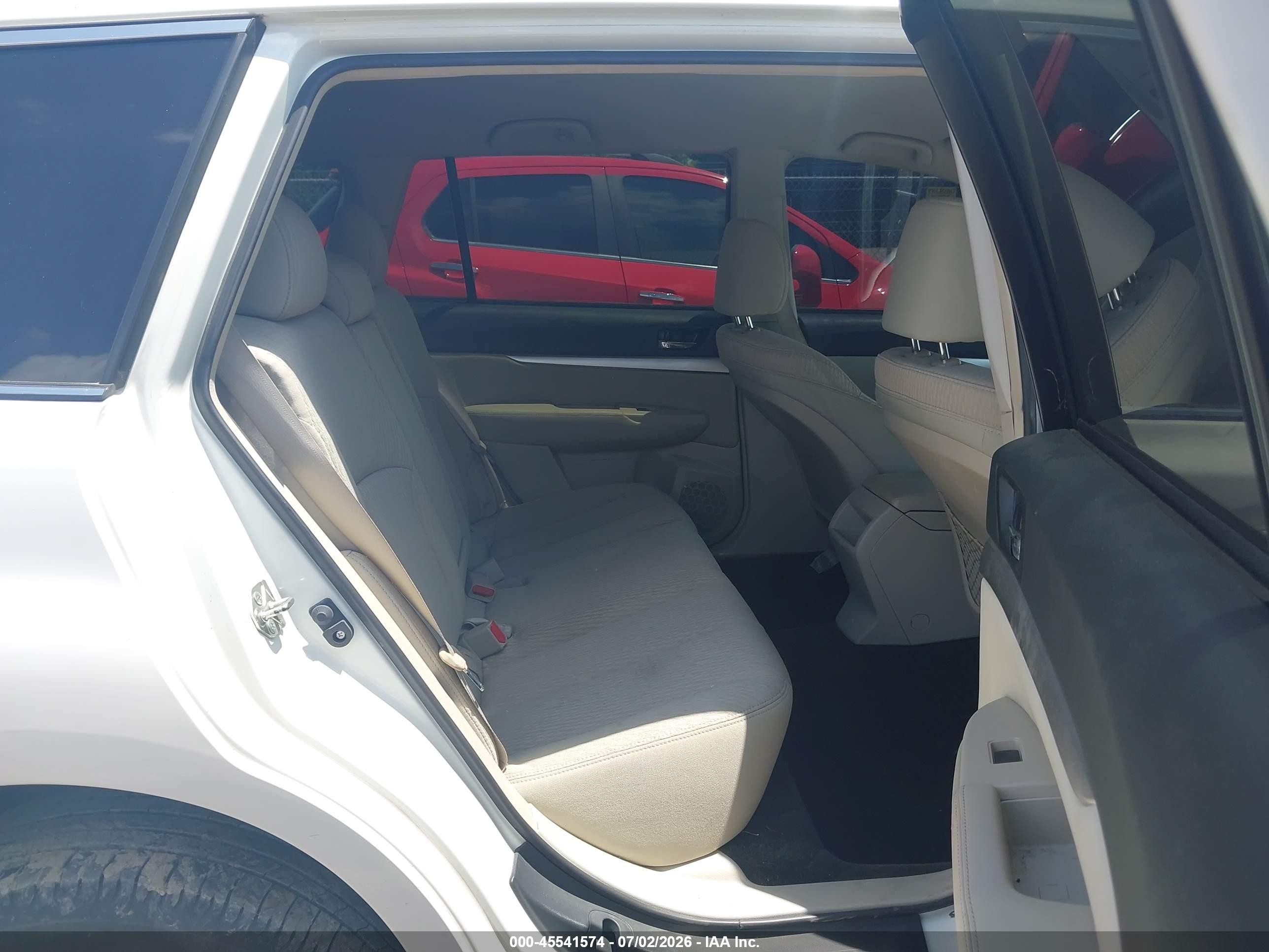2011 Subaru Outback 2.5i Premium White vin: 4S4BRCCC7B3441031