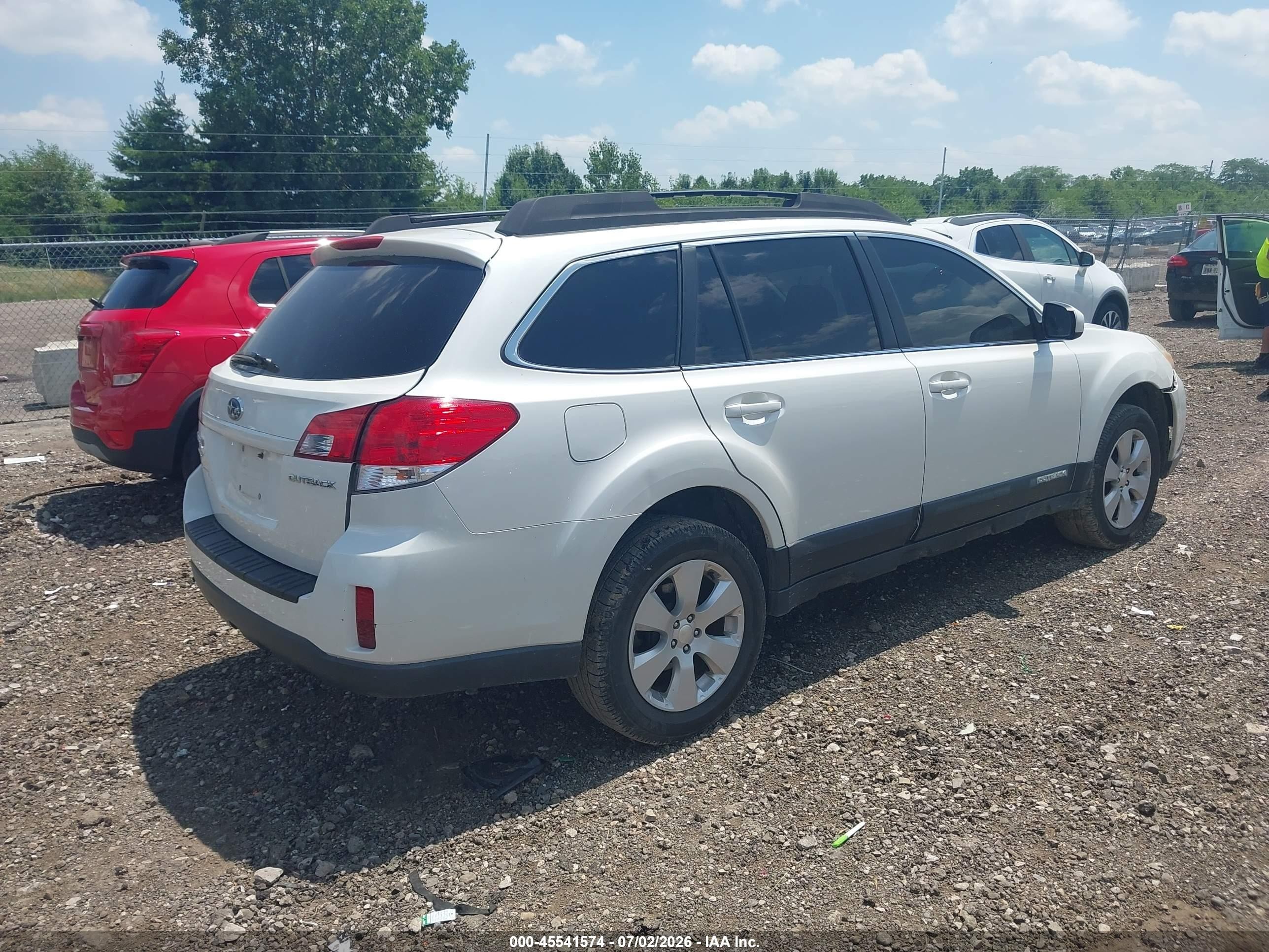 2011 Subaru Outback 2.5i Premium White vin: 4S4BRCCC7B3441031