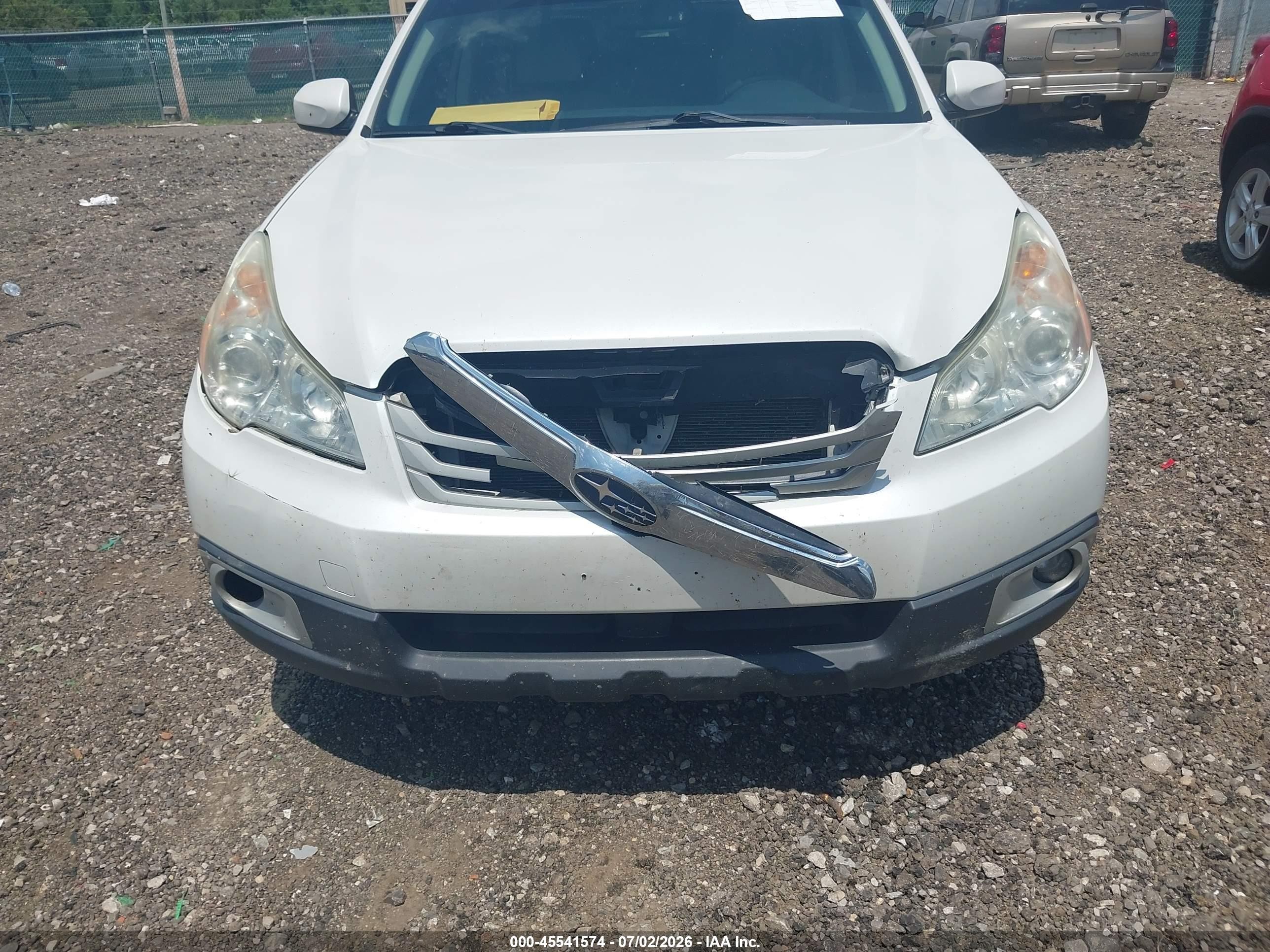 2011 Subaru Outback 2.5i Premium White vin: 4S4BRCCC7B3441031