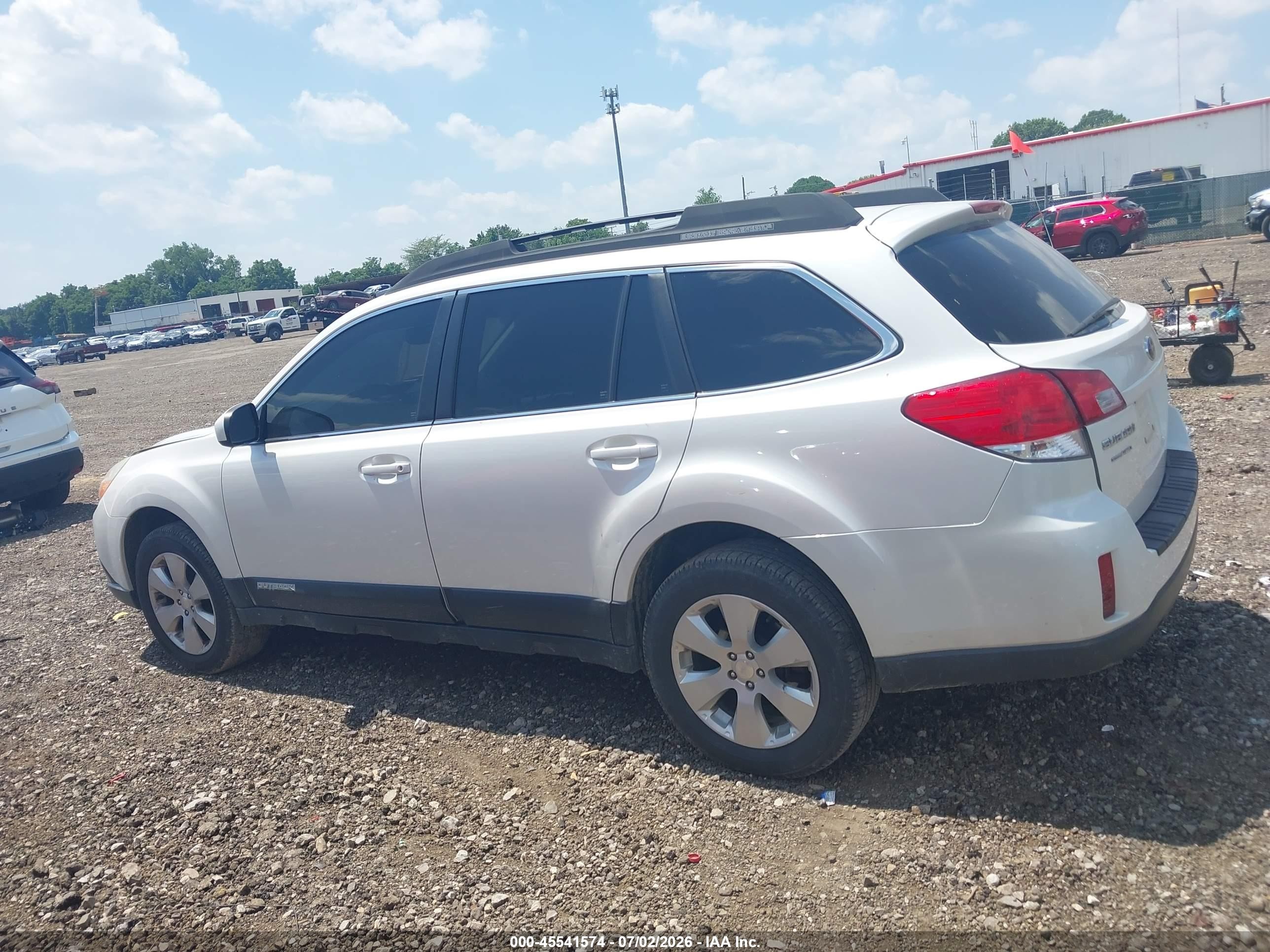 2011 Subaru Outback 2.5i Premium White vin: 4S4BRCCC7B3441031