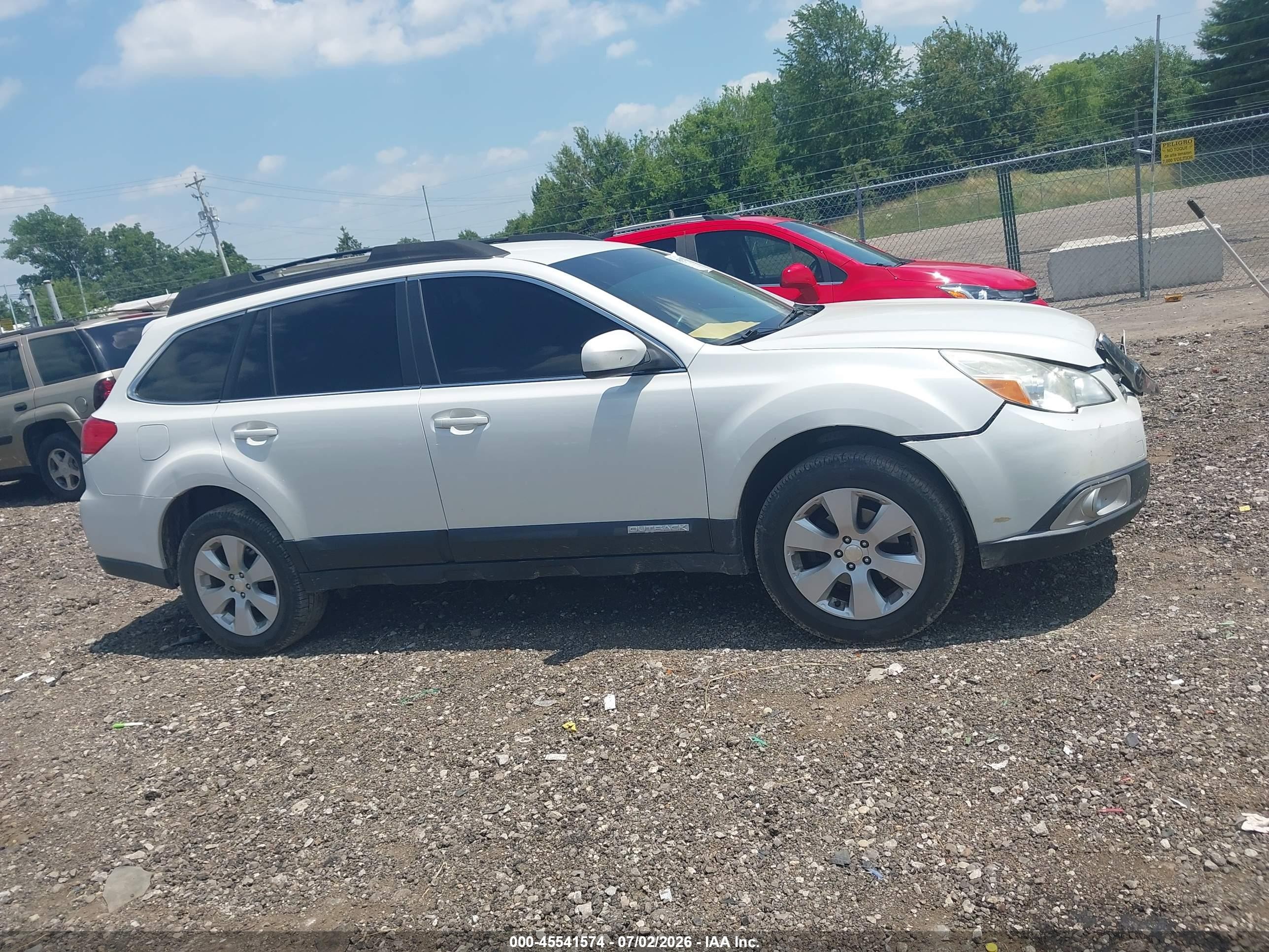 2011 Subaru Outback 2.5i Premium White vin: 4S4BRCCC7B3441031