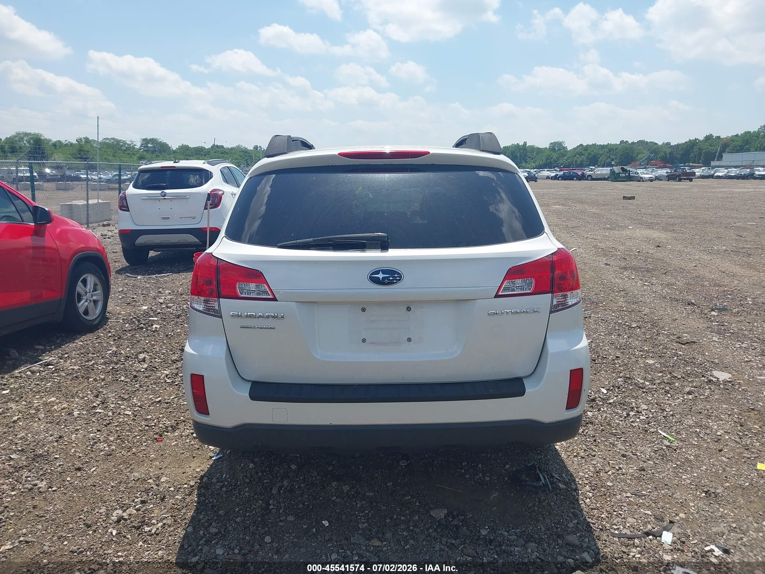 2011 Subaru Outback 2.5i Premium White vin: 4S4BRCCC7B3441031