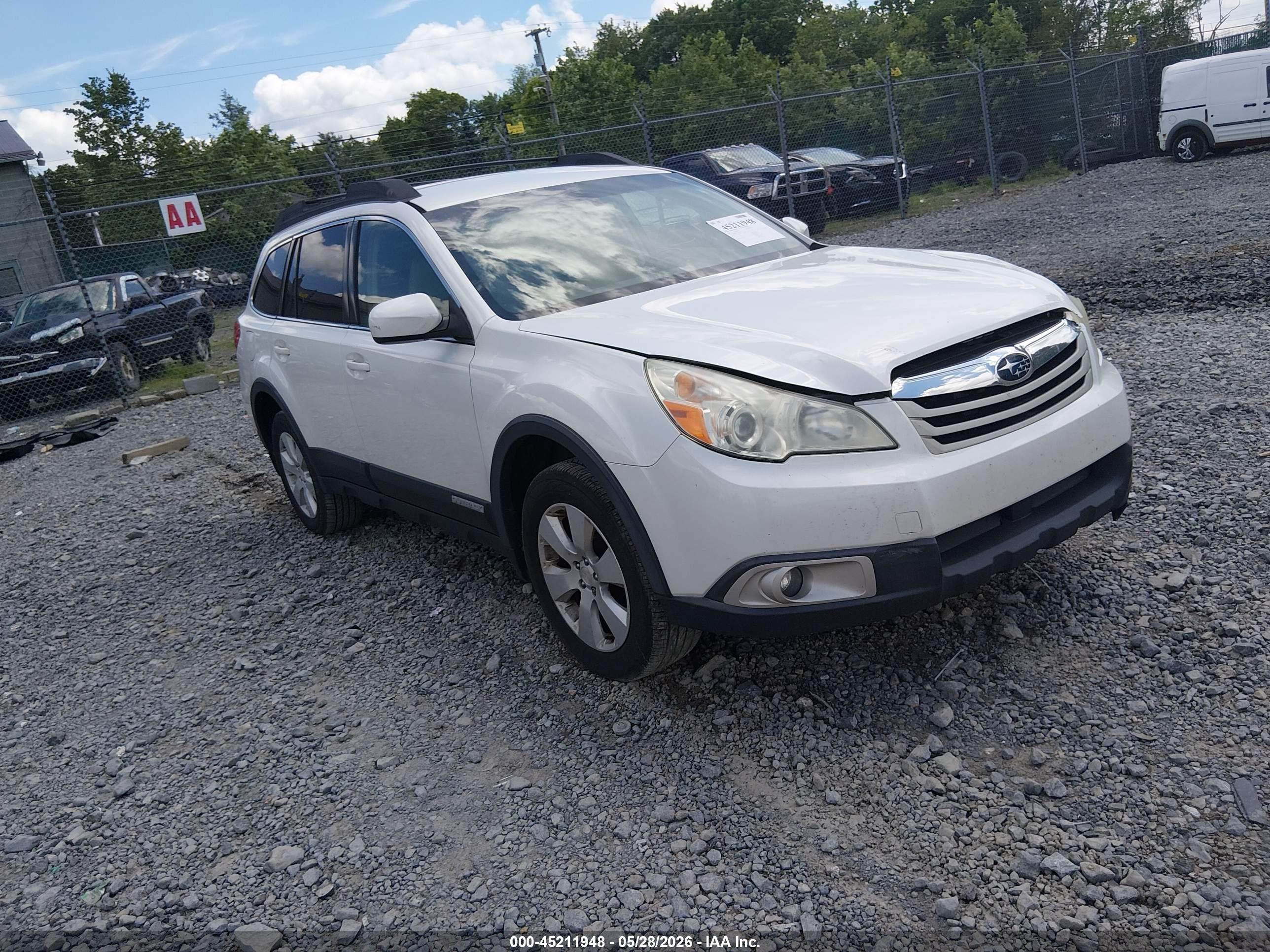 2012 Subaru Outback 2.5i Premium White vin: 4S4BRCCC7C3242904