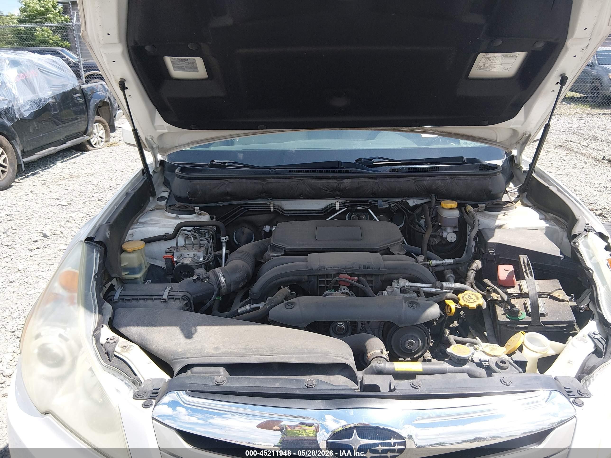 2012 Subaru Outback 2.5i Premium White vin: 4S4BRCCC7C3242904