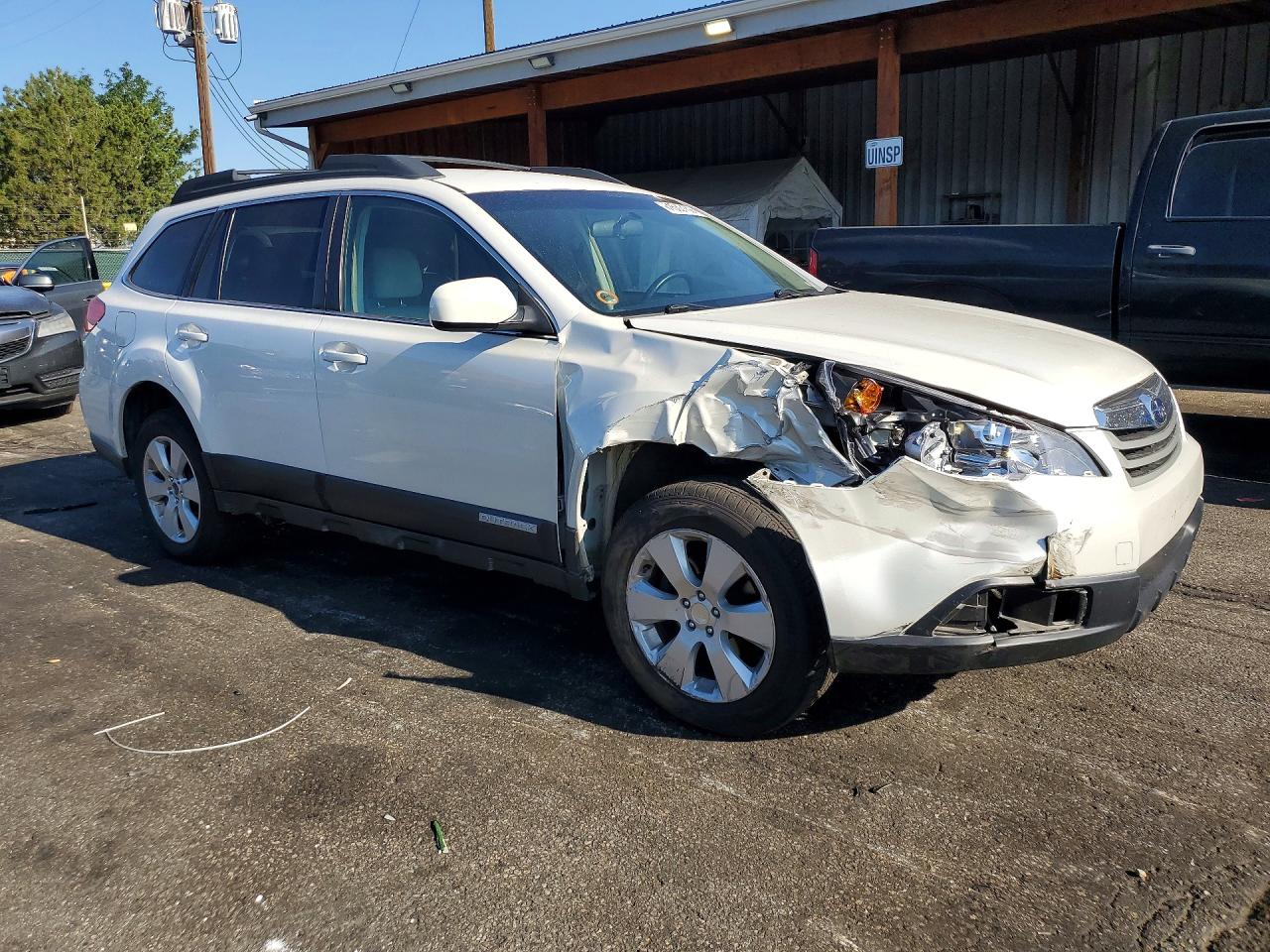 2012 Subaru Outback 2.5i Premium White vin: 4S4BRCCC7C3301188