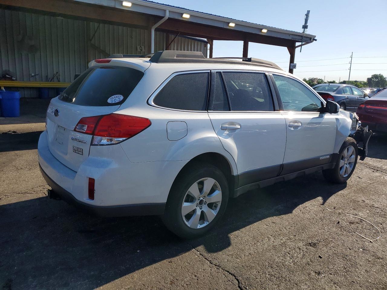 2012 Subaru Outback 2.5i Premium White vin: 4S4BRCCC7C3301188