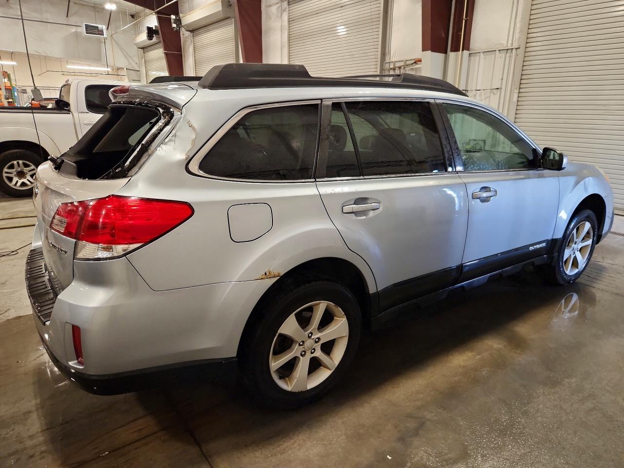 2013 Subaru Outback 2.5i Premium Silver vin: 4S4BRCCC7D3254701