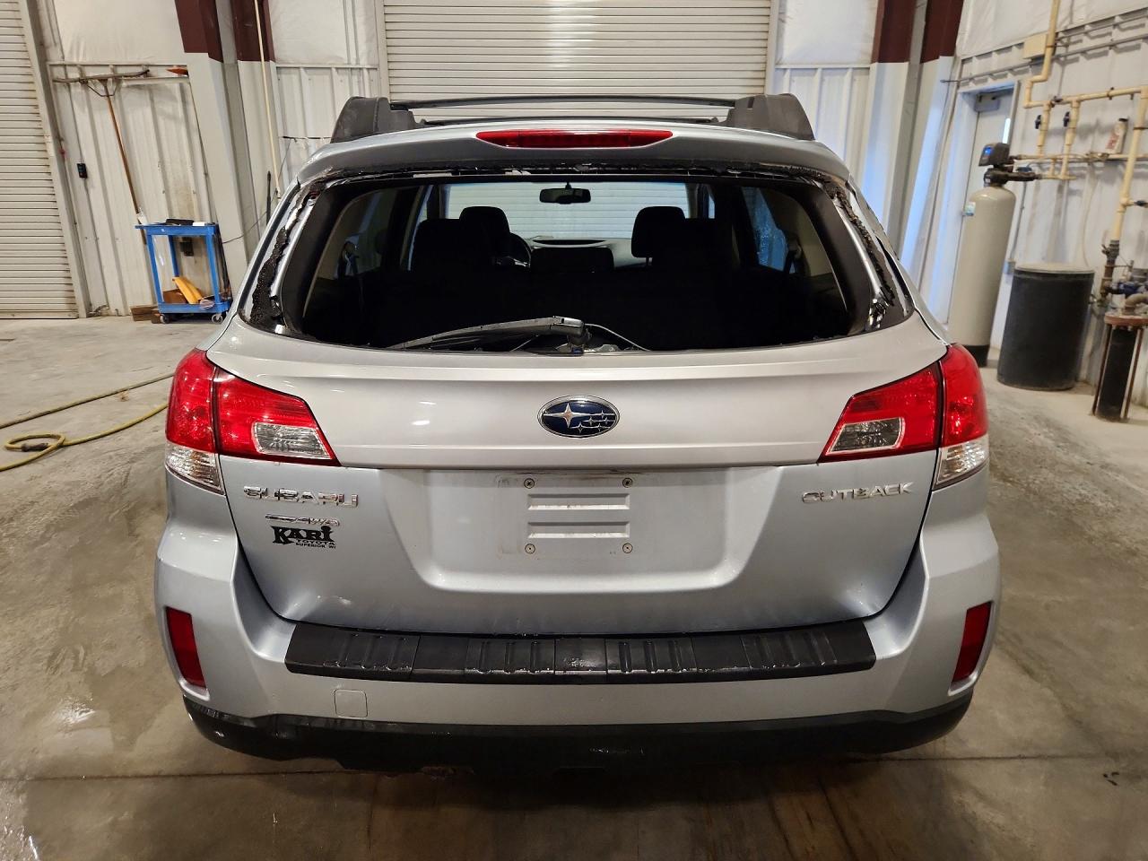 2013 Subaru Outback 2.5i Premium Silver vin: 4S4BRCCC7D3254701