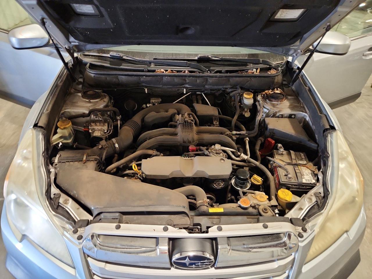2013 Subaru Outback 2.5i Premium Silver vin: 4S4BRCCC7D3254701