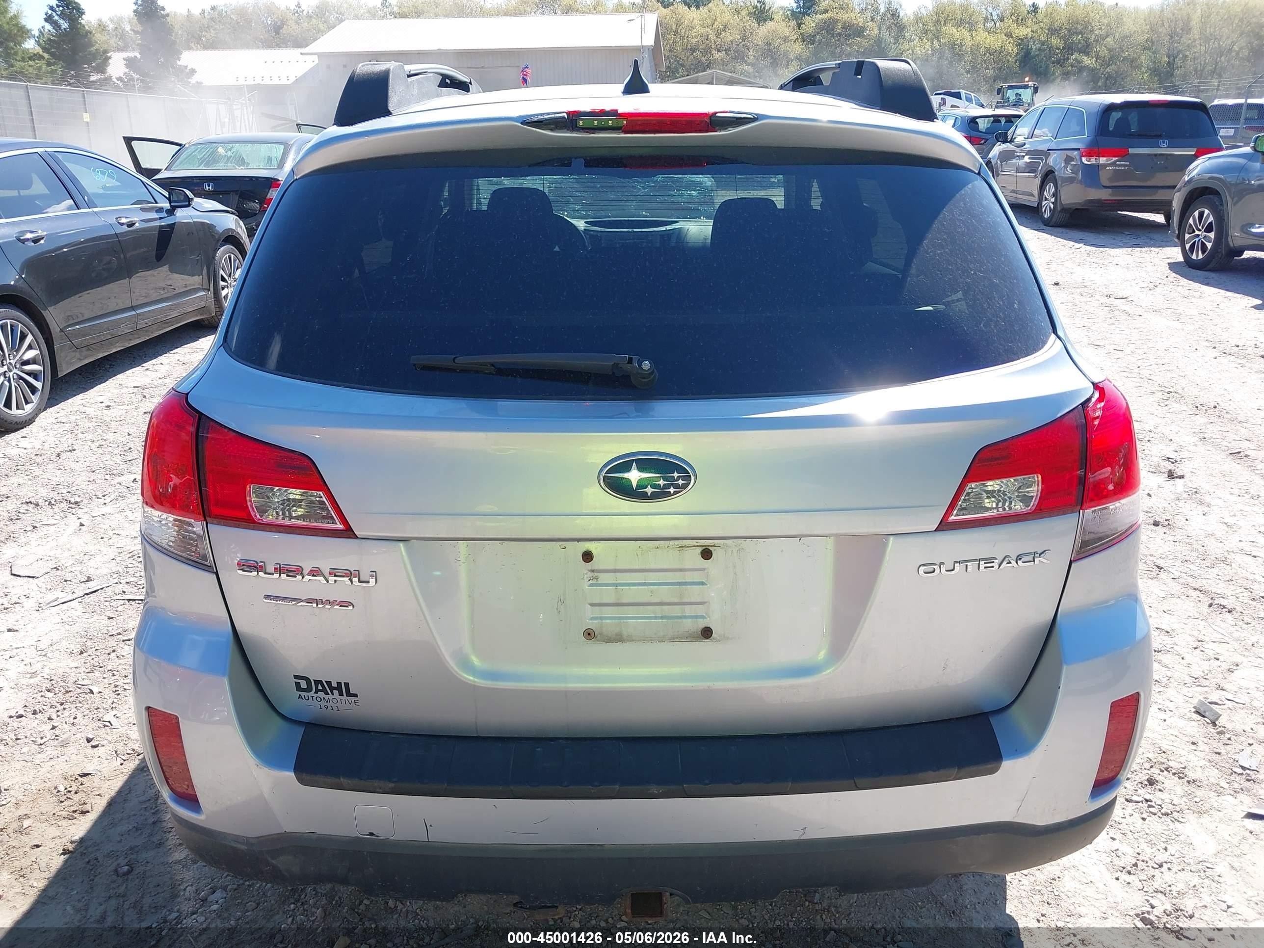 2014 Subaru Outback 2.5i Premium Серебряный vin: 4S4BRCCC7E3213177