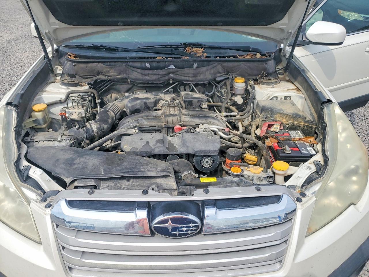 2014 Subaru Outback 2.5i Premium White vin: 4S4BRCCC7E3246308