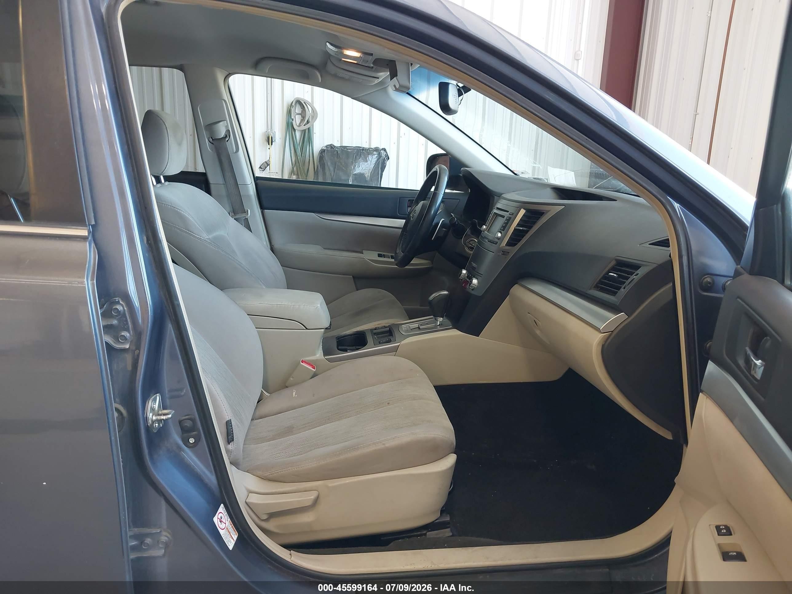 2014 Subaru Outback 2.5i Premium Gray vin: 4S4BRCCC7E3252657