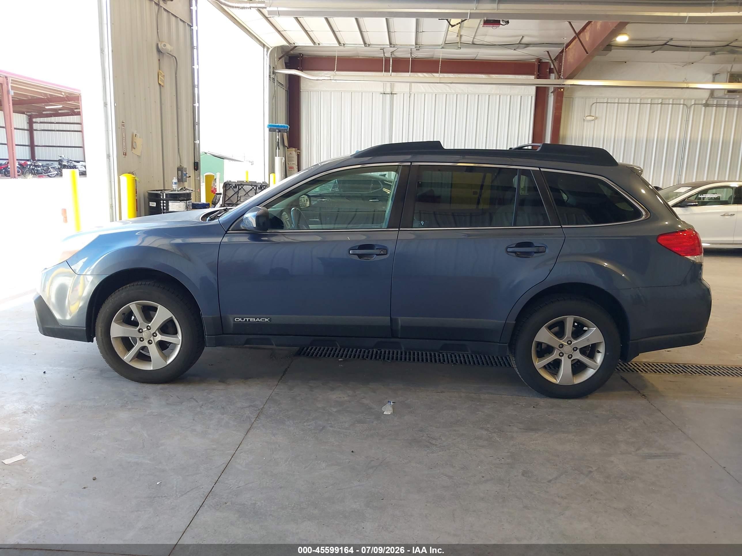 2014 Subaru Outback 2.5i Premium Gray vin: 4S4BRCCC7E3252657