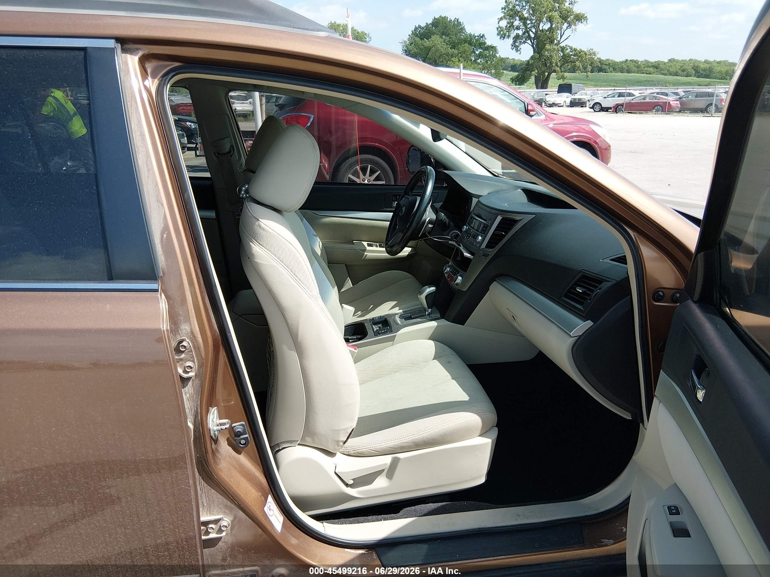 2011 Subaru Outback 2.5i Premium Burgundy vin: 4S4BRCCC8B3351323