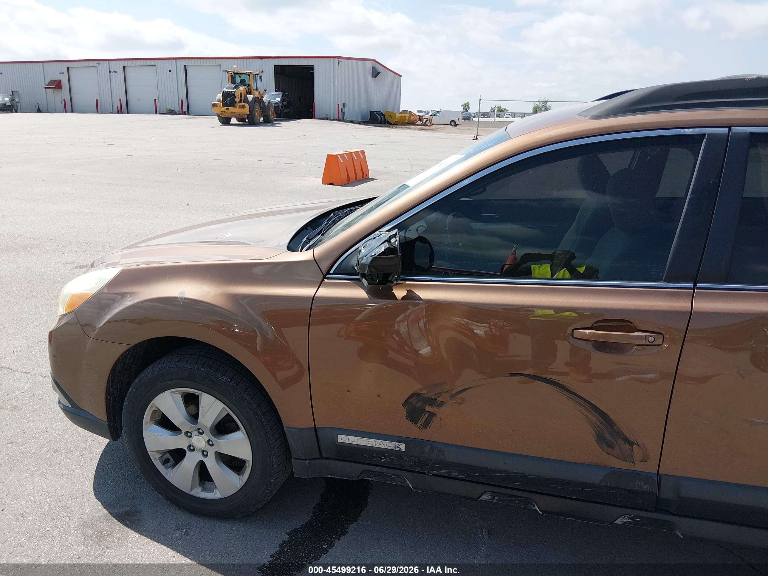 2011 Subaru Outback 2.5i Premium Burgundy vin: 4S4BRCCC8B3351323