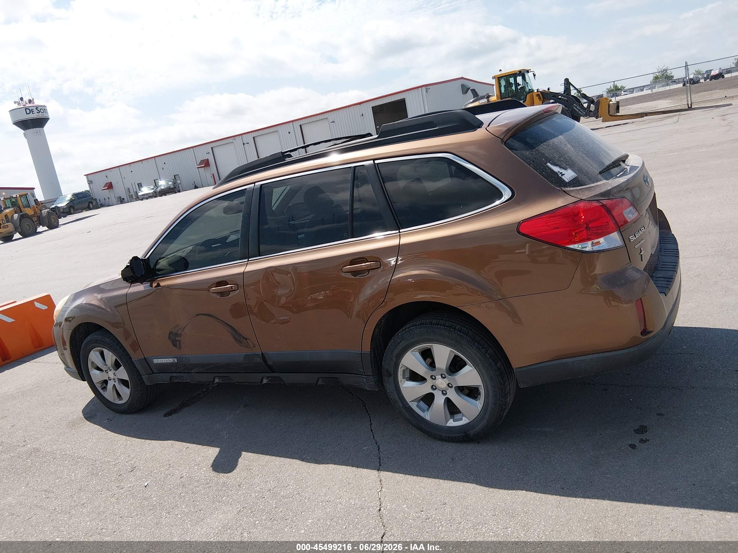 2011 Subaru Outback 2.5i Premium Burgundy vin: 4S4BRCCC8B3351323