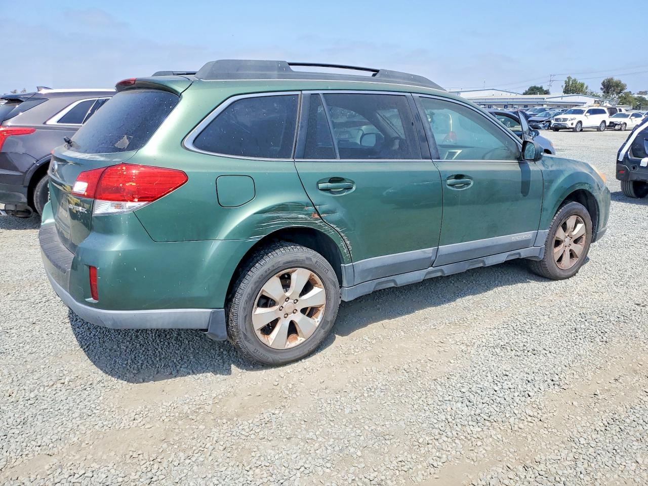 2011 Subaru Outback 2.5i Premium Green vin: 4S4BRCCC8B3370552