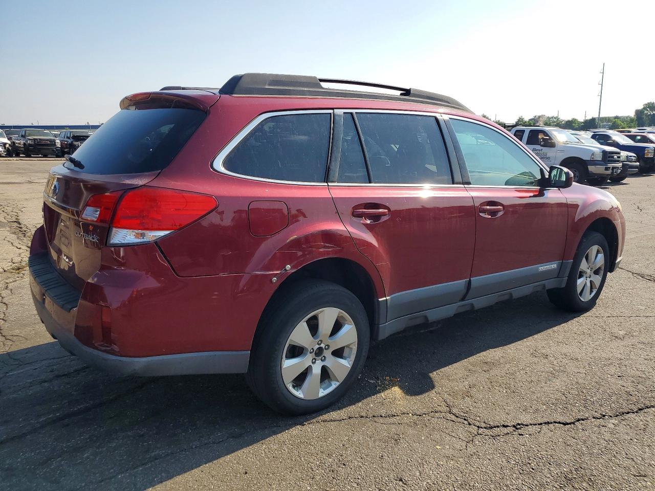 2011 Subaru Outback 2.5i Premium Burgundy vin: 4S4BRCCC8B3381440
