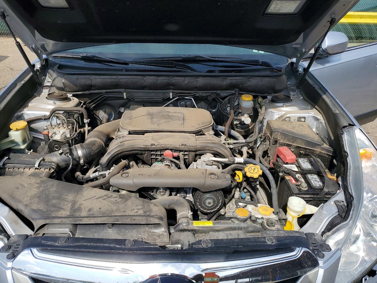 2012 Subaru Outback 2.5i Premium Silver vin: 4S4BRCCC8C3257475
