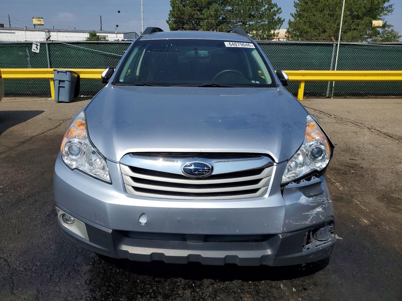 2012 Subaru Outback 2.5i Premium Silver vin: 4S4BRCCC8C3257475