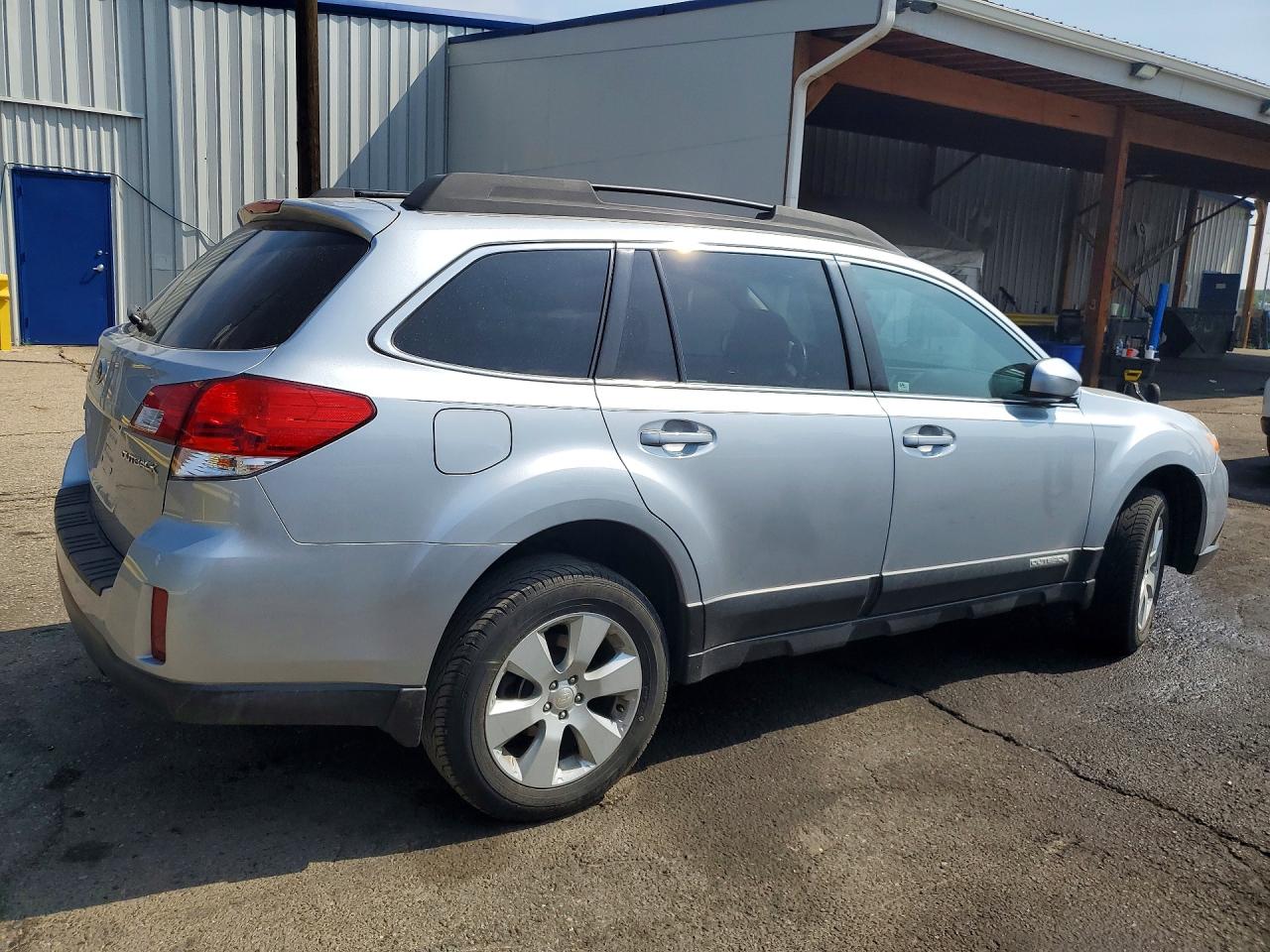 2012 Subaru Outback 2.5i Premium Silver vin: 4S4BRCCC8C3257475