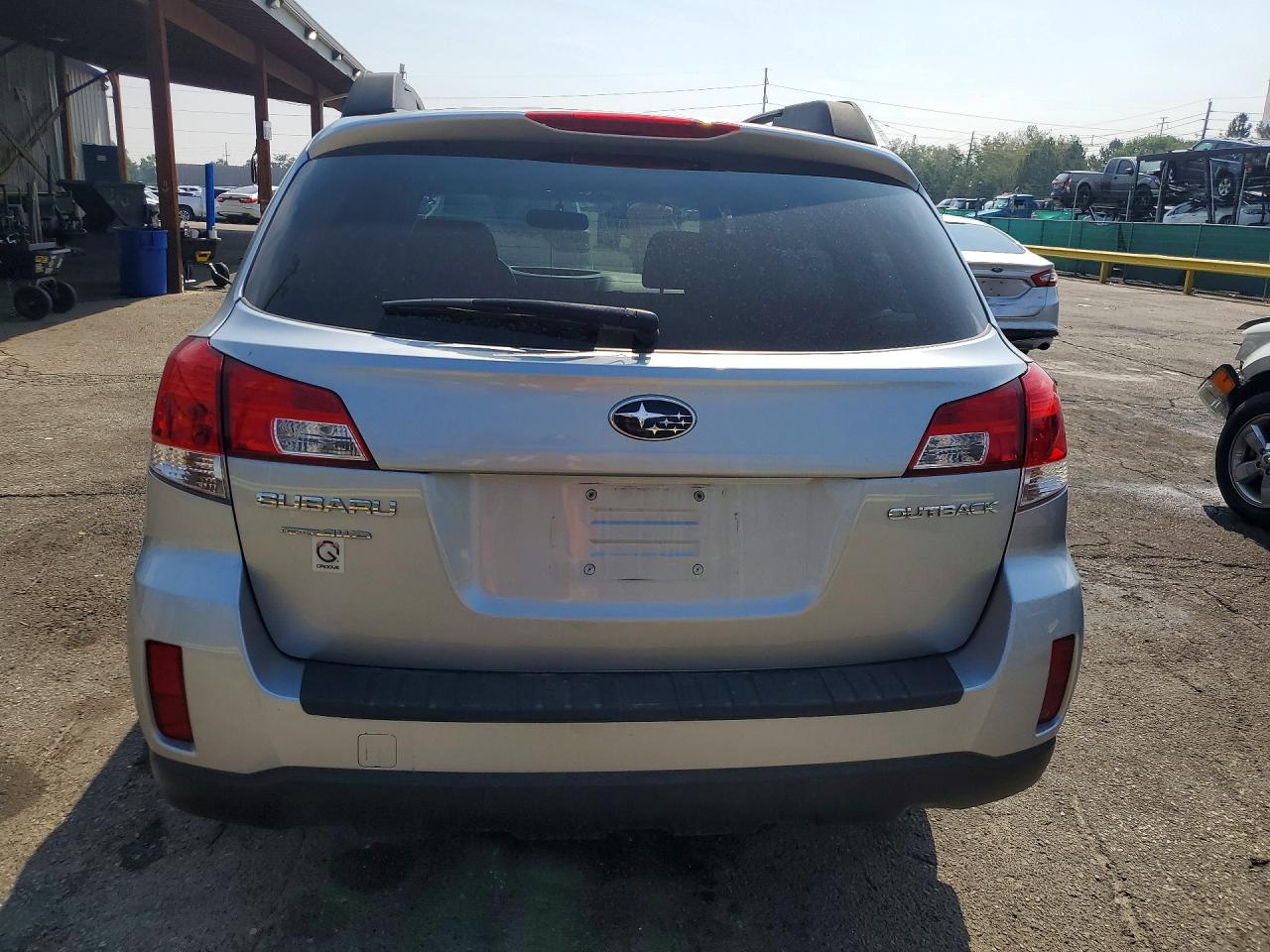 2012 Subaru Outback 2.5i Premium Silver vin: 4S4BRCCC8C3257475