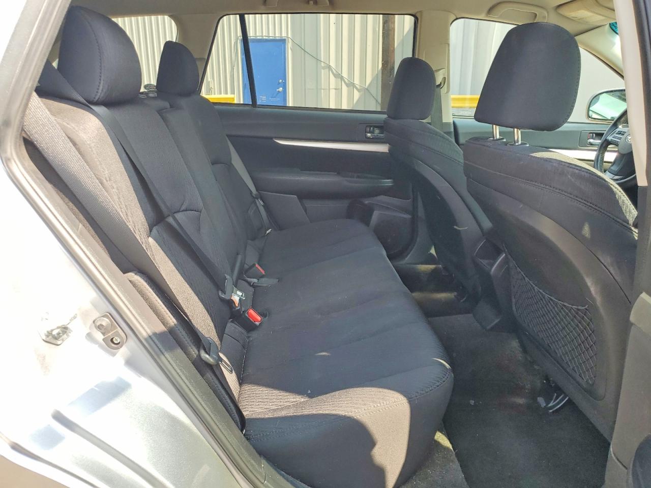 2012 Subaru Outback 2.5i Premium Silver vin: 4S4BRCCC8C3257475