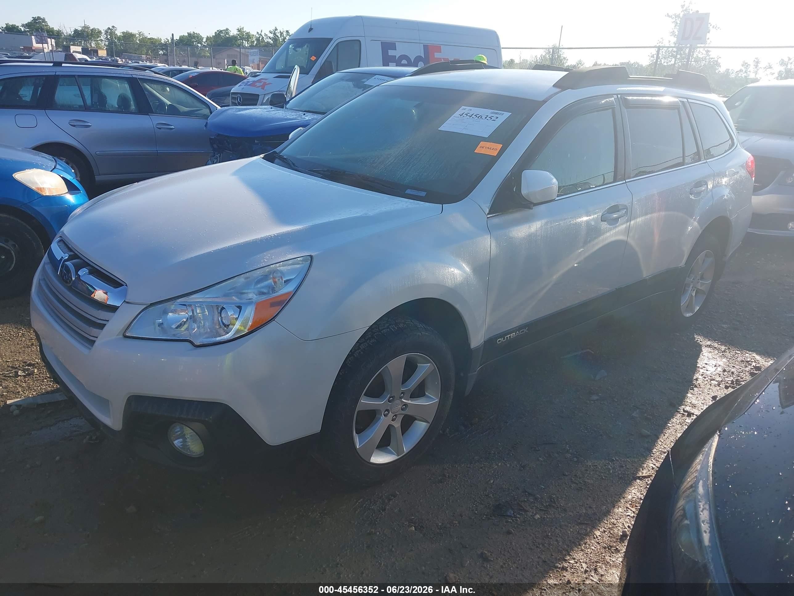 2013 Subaru Outback 2.5i Premium White vin: 4S4BRCCC8D3206821