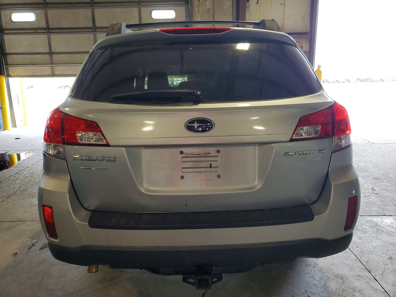 2013 Subaru Outback 2.5i Premium Silver vin: 4S4BRCCC8D3295368