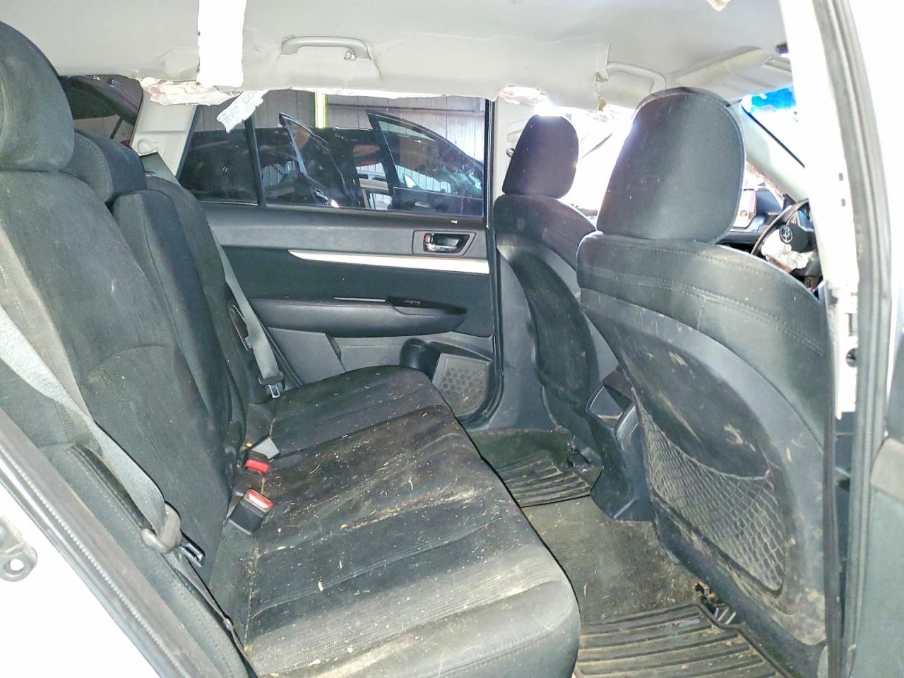 2013 Subaru Outback 2.5i Premium Silver vin: 4S4BRCCC8D3295368
