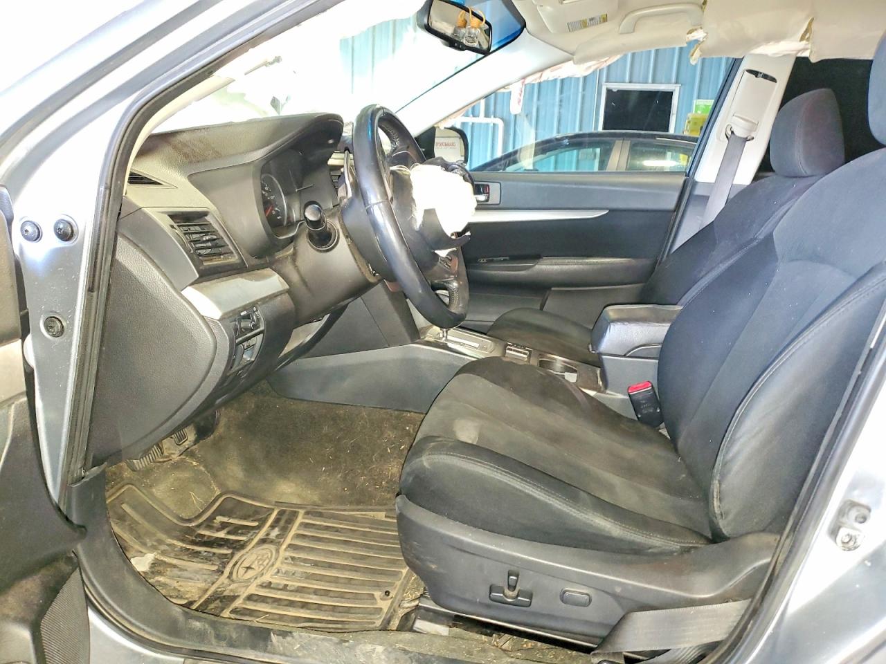 2013 Subaru Outback 2.5i Premium Silver vin: 4S4BRCCC8D3295368