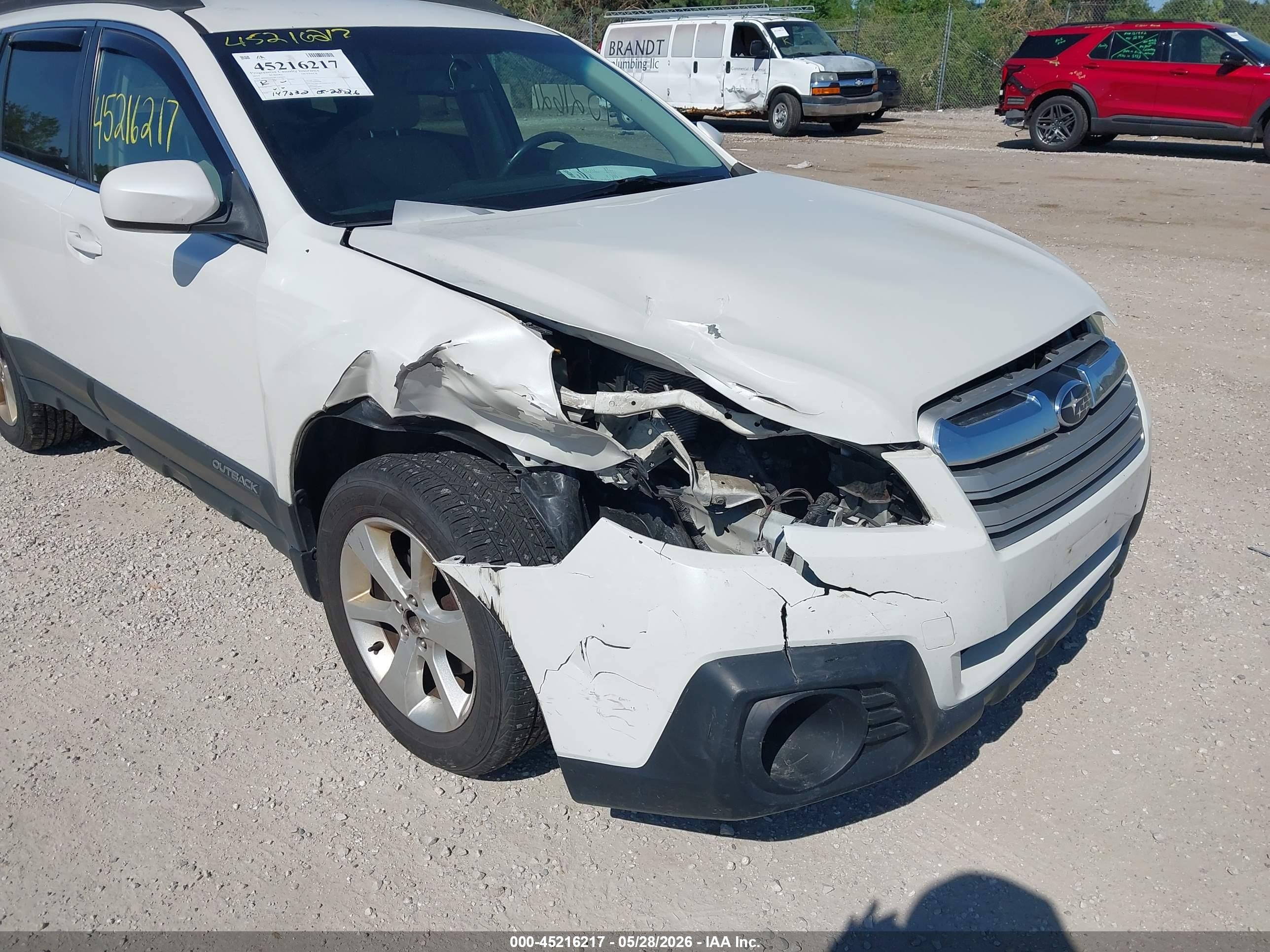 2014 Subaru Outback 2.5i Premium White vin: 4S4BRCCC8E3243000