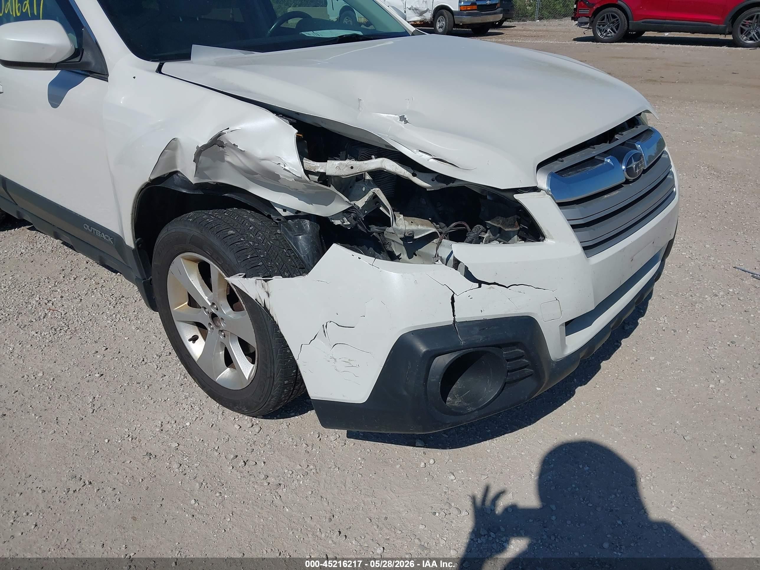 2014 Subaru Outback 2.5i Premium White vin: 4S4BRCCC8E3243000