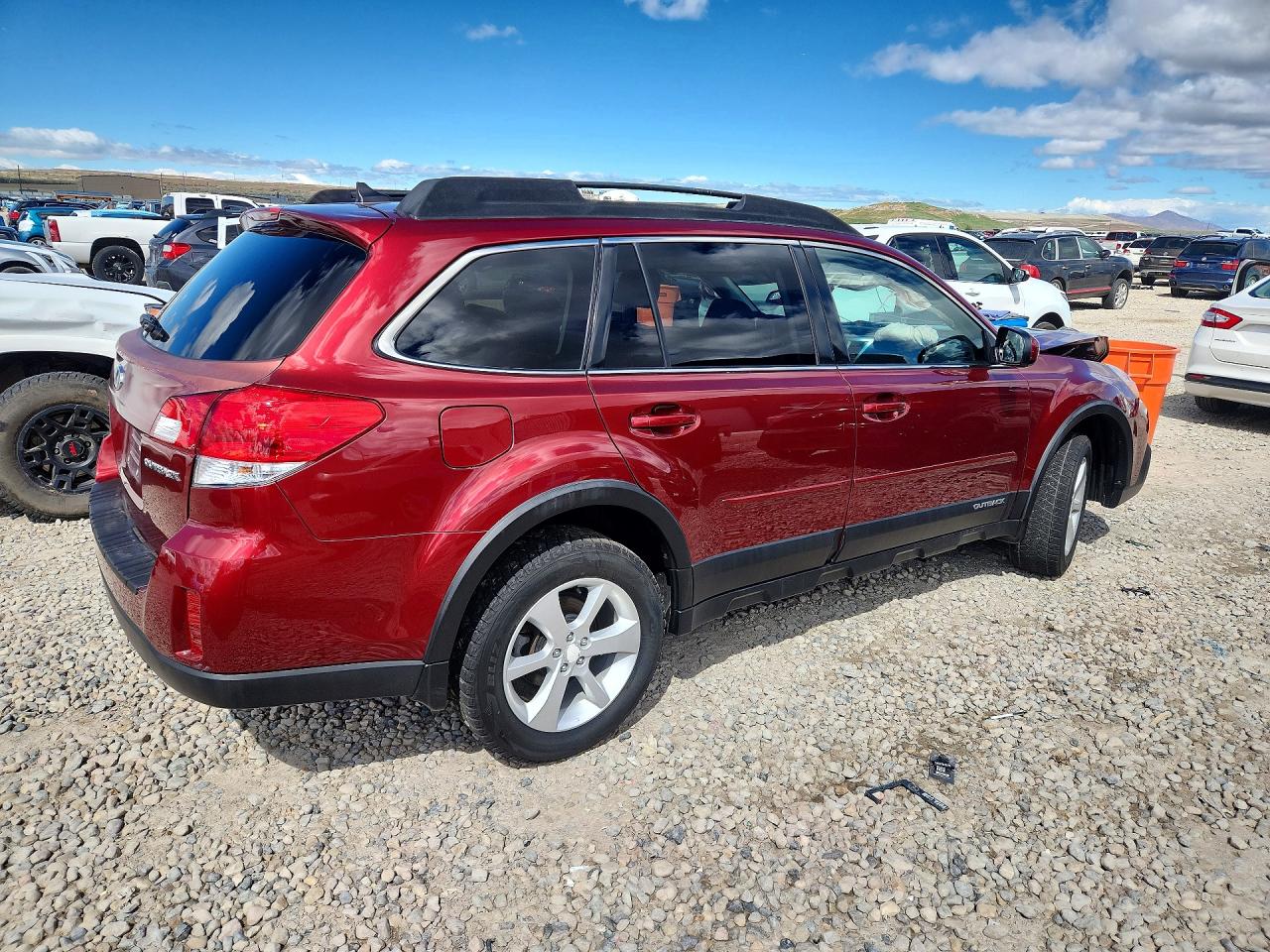 2014 Subaru Outback 2.5i Premium Red vin: 4S4BRCCC8E3253025