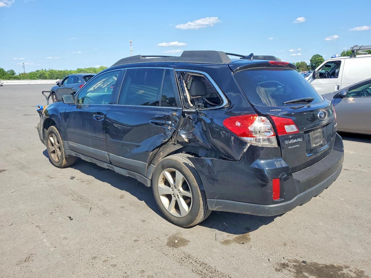 2014 Subaru Outback 2.5i Premium Black vin: 4S4BRCCC8E3256376
