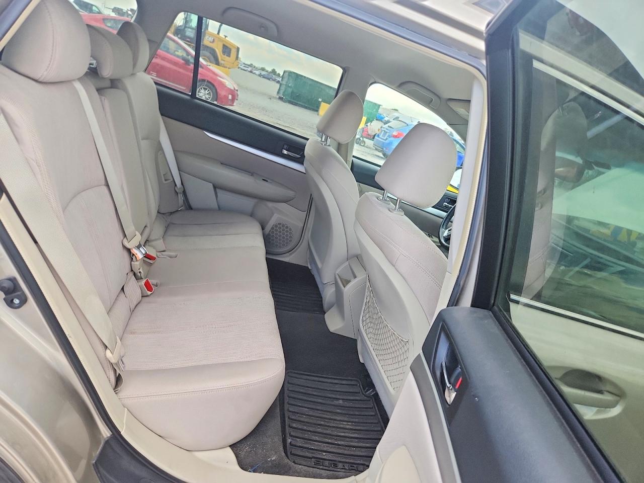 2014 Subaru Outback 2.5i Premium Beige vin: 4S4BRCCC8E3269550
