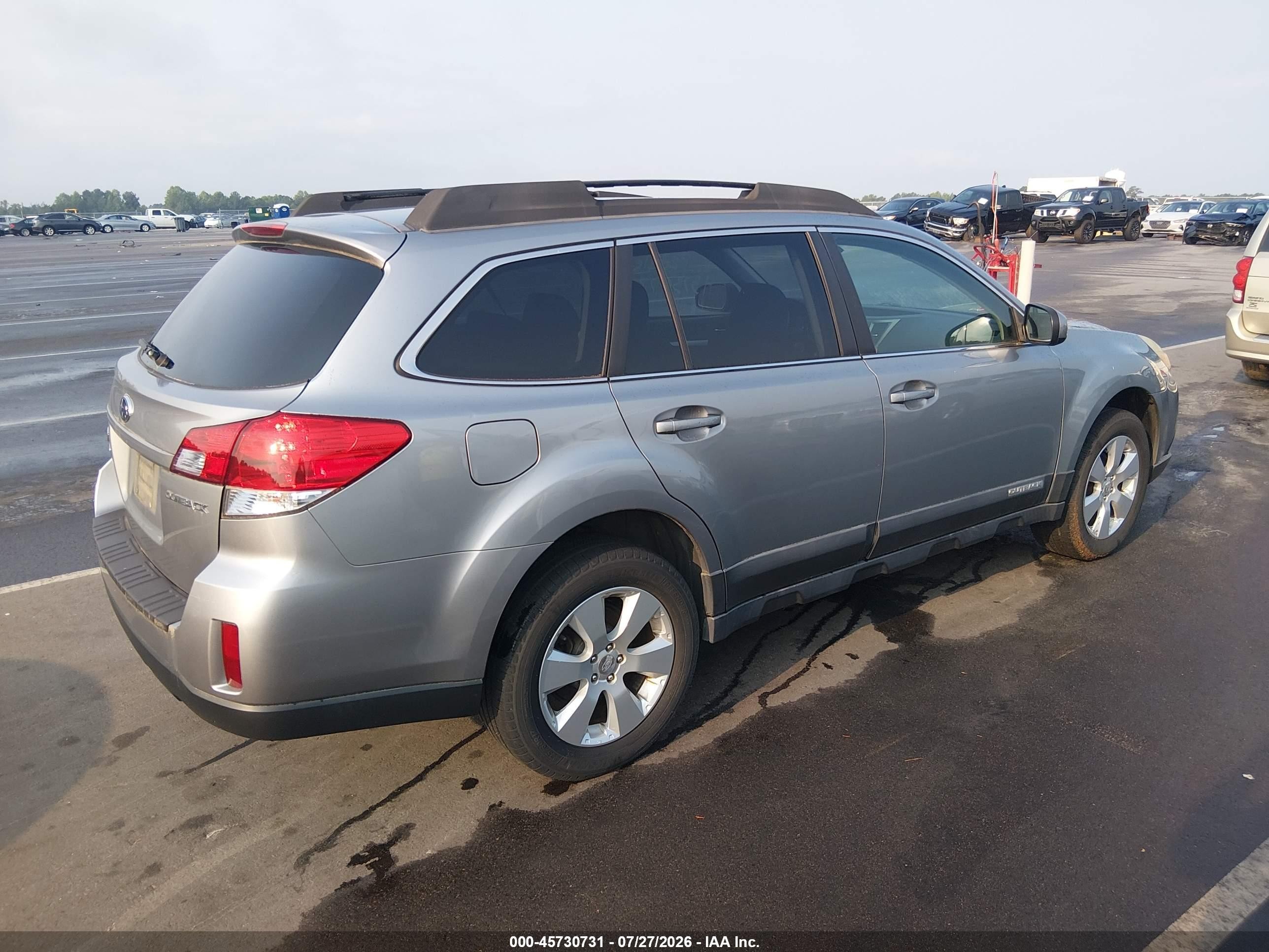 2011 Subaru Outback 2.5i Premium Silver vin: 4S4BRCCC9B3326477