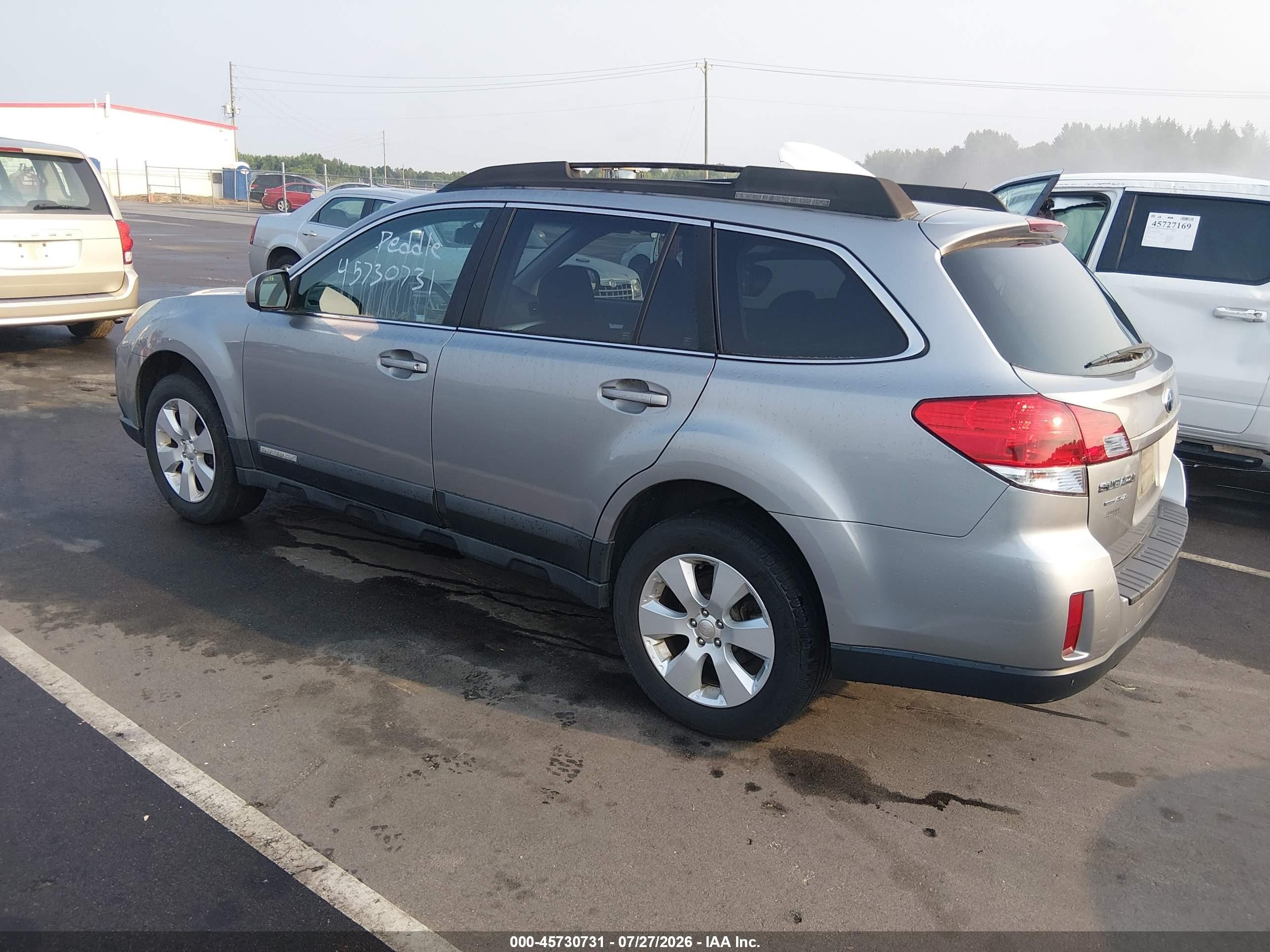 2011 Subaru Outback 2.5i Premium Silver vin: 4S4BRCCC9B3326477