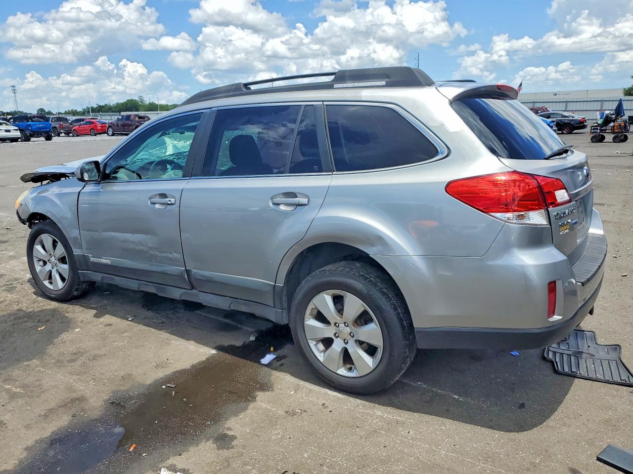 2011 Subaru Outback 2.5i Premium Silver vin: 4S4BRCCC9B3374013