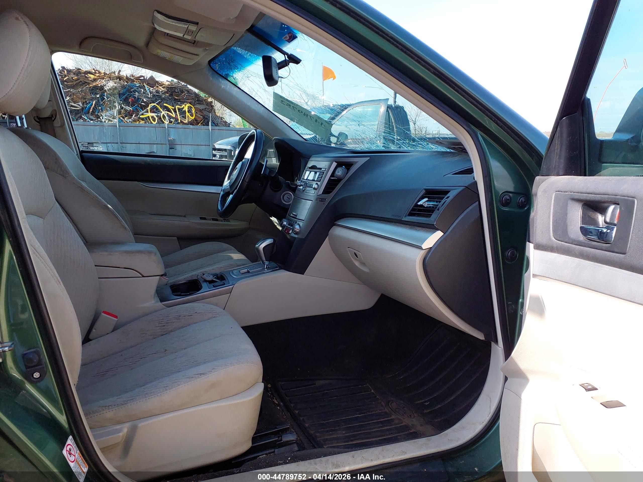 2011 Subaru Outback 2.5i Premium Green vin: 4S4BRCCC9B3427227