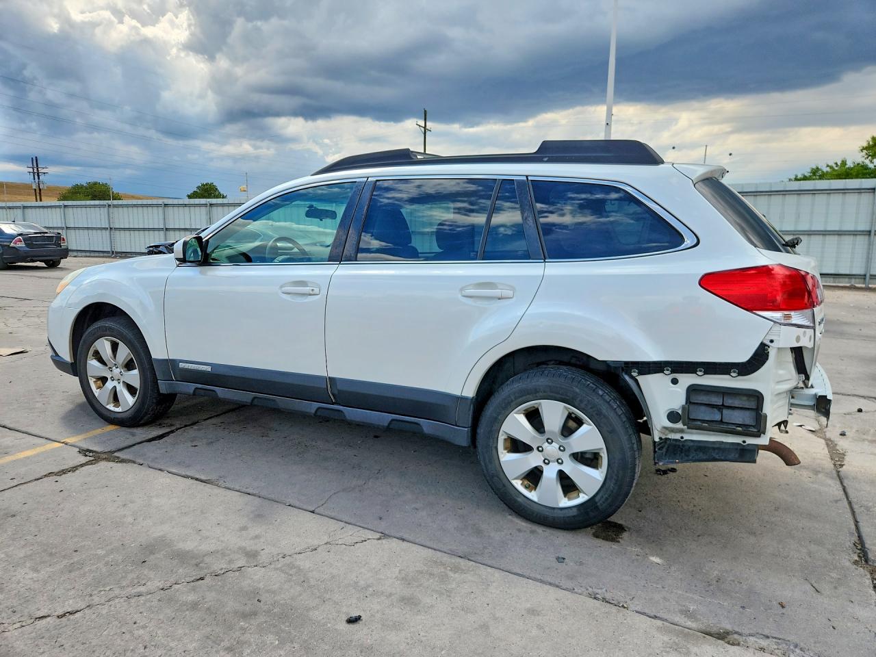 2012 Subaru Outback 2.5i Premium White vin: 4S4BRCCC9C3276245