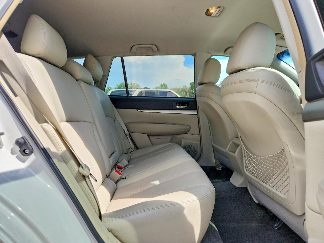 2012 Subaru Outback 2.5i Premium White vin: 4S4BRCCC9C3276245