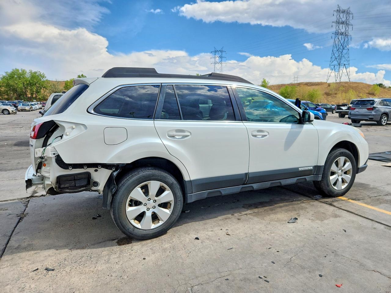 2012 Subaru Outback 2.5i Premium White vin: 4S4BRCCC9C3276245